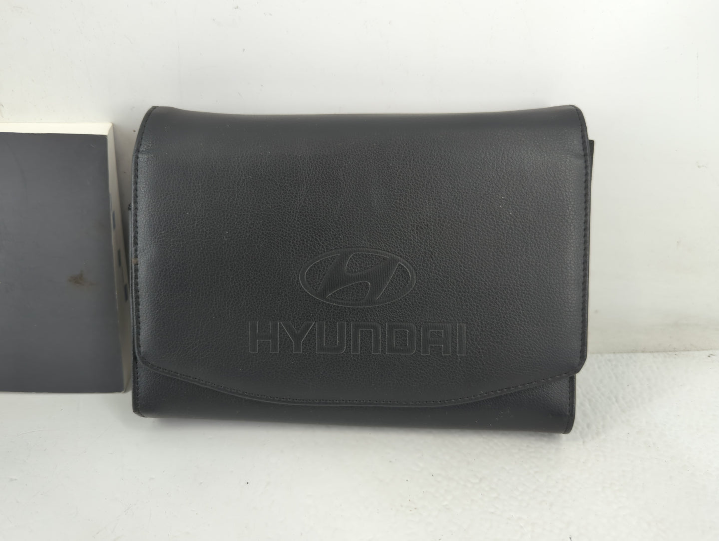 2015 Hyundai Genesis Owners Manual Book Guide P/N:FB10-EU47E OEM Used Auto Parts - Oemusedautoparts1.com