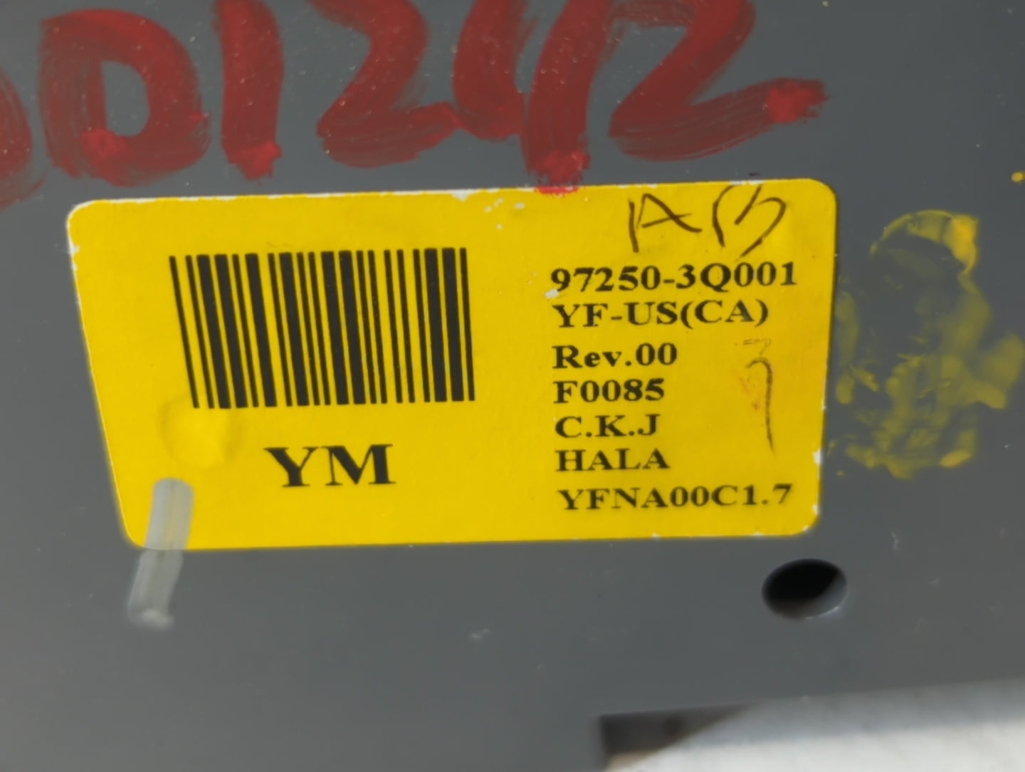 2011-2014 Hyundai Sonata Instrument Cluster Speedometer Gauges P/N:94001-3Q001 TN257470-3215 Fits Fits 2011 2012 2013 2014 OEM Used Auto Parts - Oemusedautoparts1.com