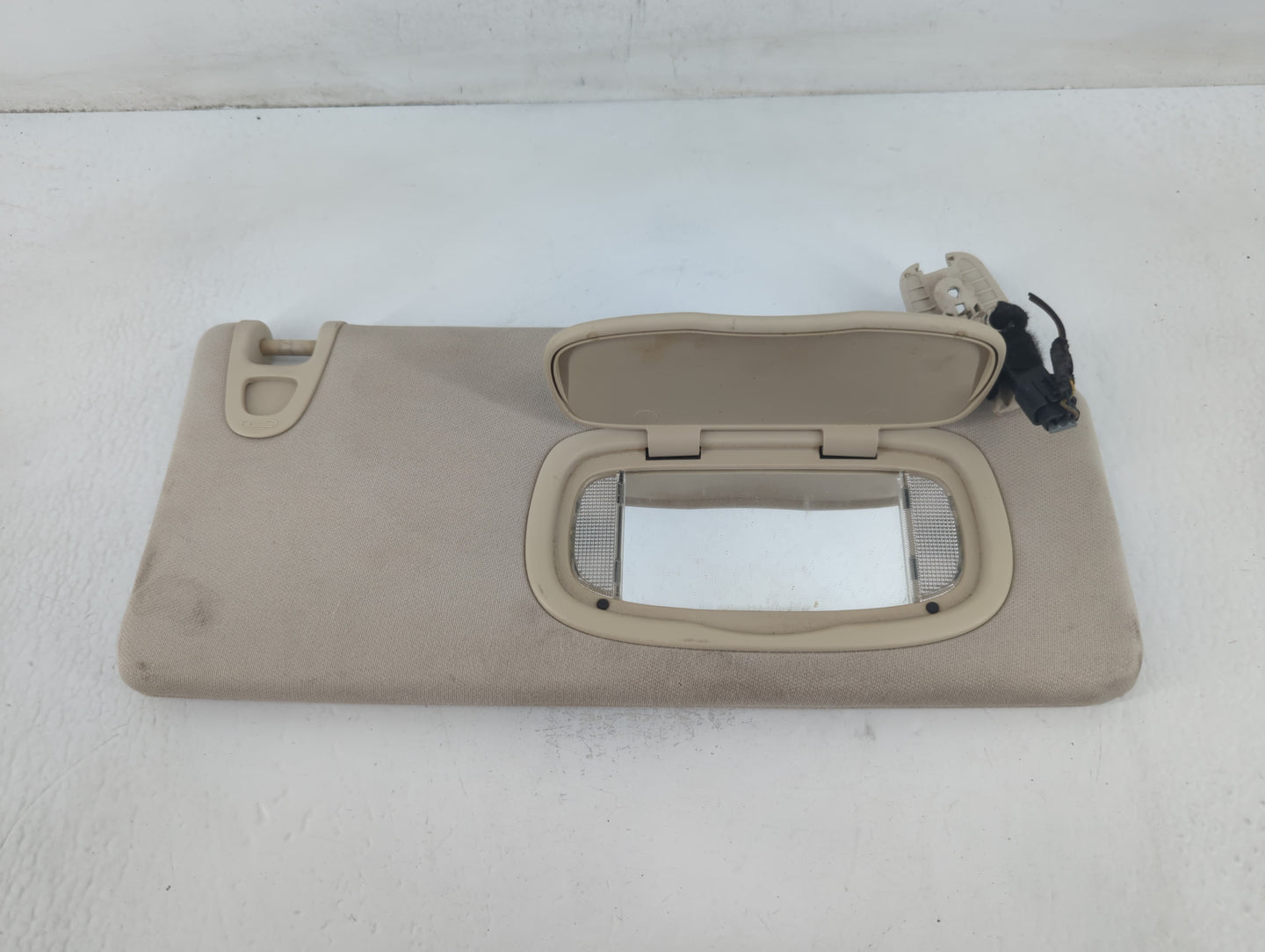 2015 Chrysler 200 Sun Visor Shade Replacement Passenger Right Mirror Fits OEM Used Auto Parts - Oemusedautoparts1.com