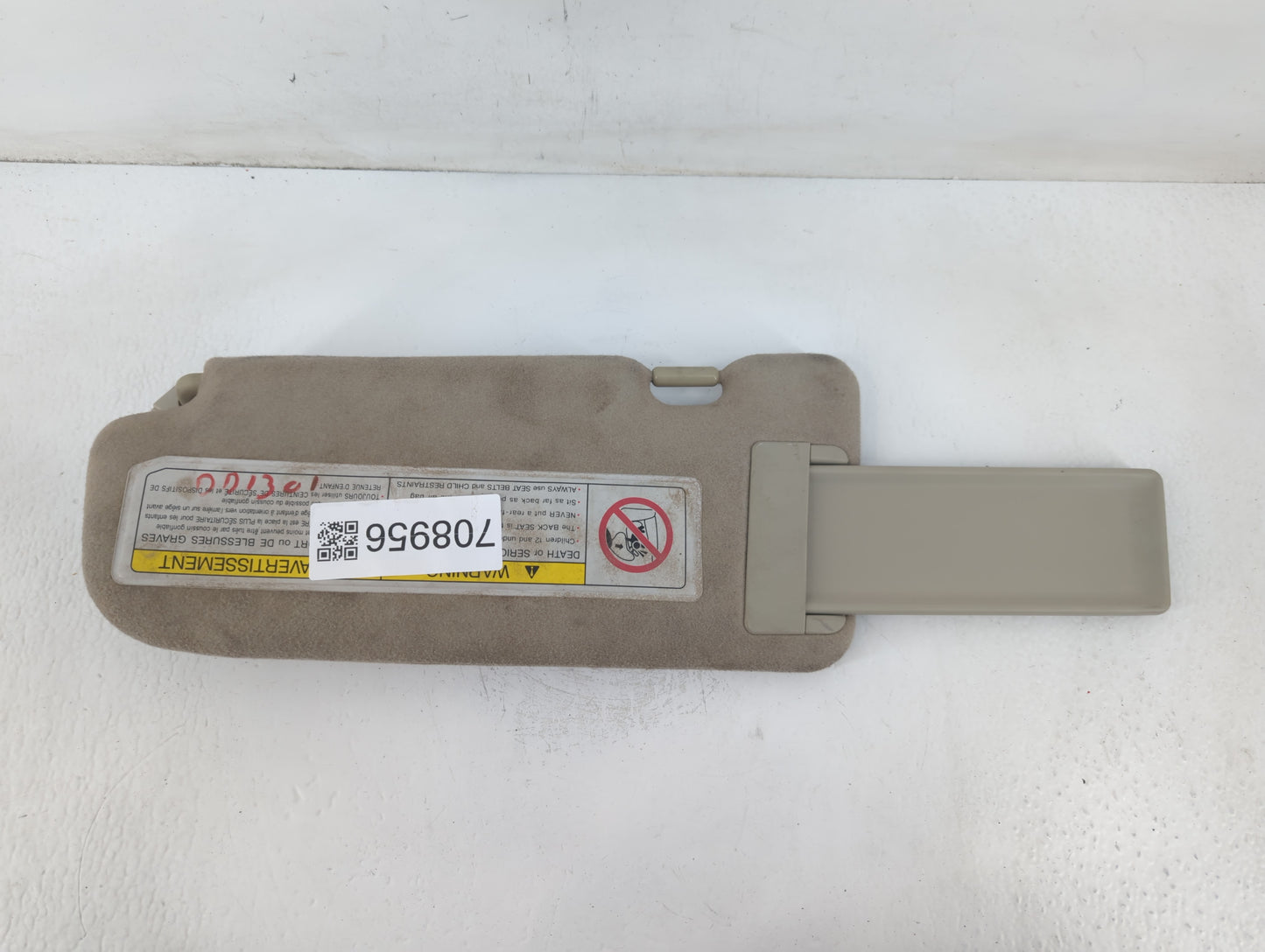 2003-2004 Infiniti G35 Sun Visor Shade Replacement Passenger Right Mirror Fits Fits 2003 2004 OEM Used Auto Parts - Oemusedautoparts1.com