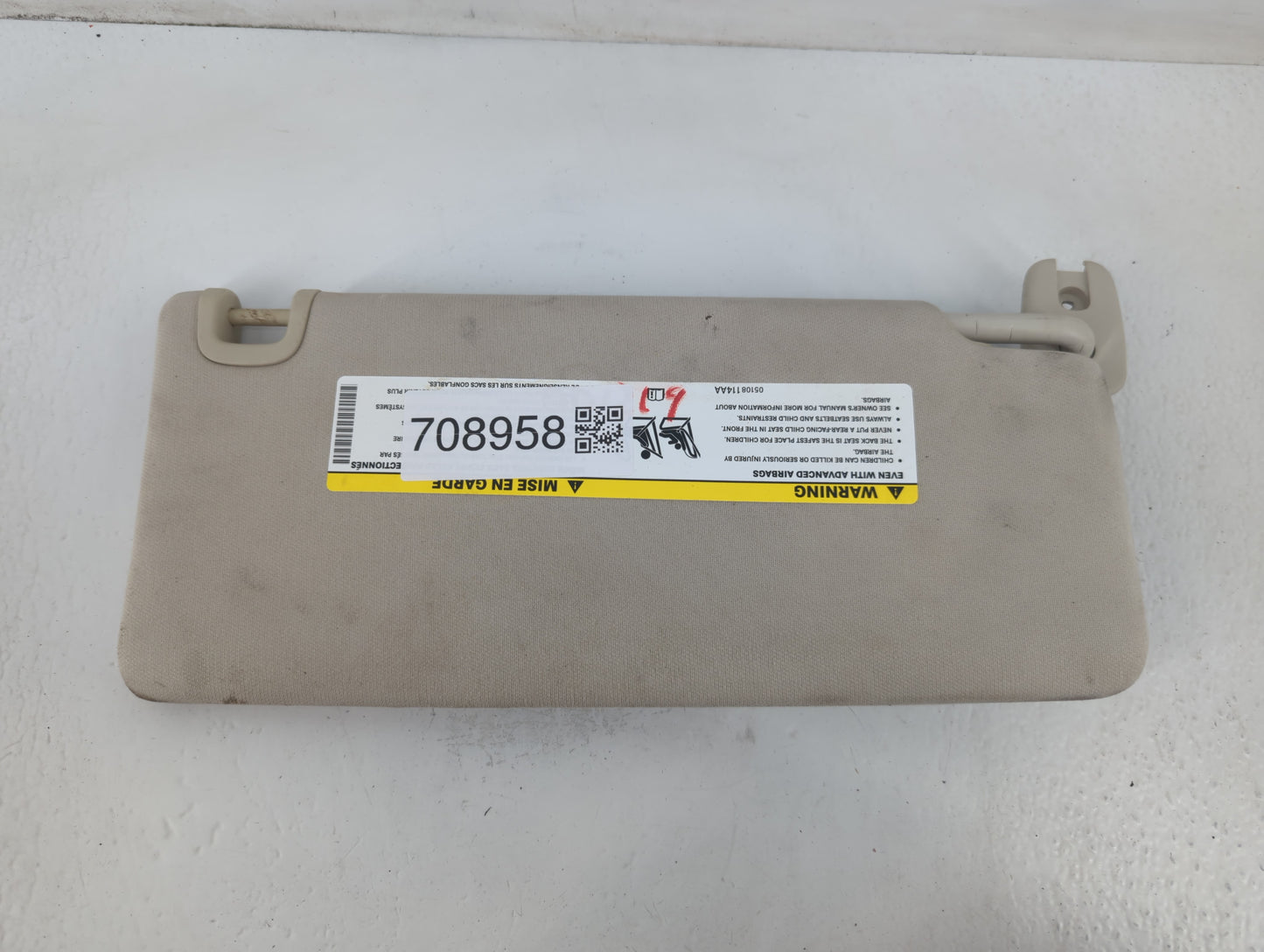 2015 Chrysler 200 Sun Visor Shade Replacement Driver Left Mirror Fits OEM Used Auto Parts - Oemusedautoparts1.com