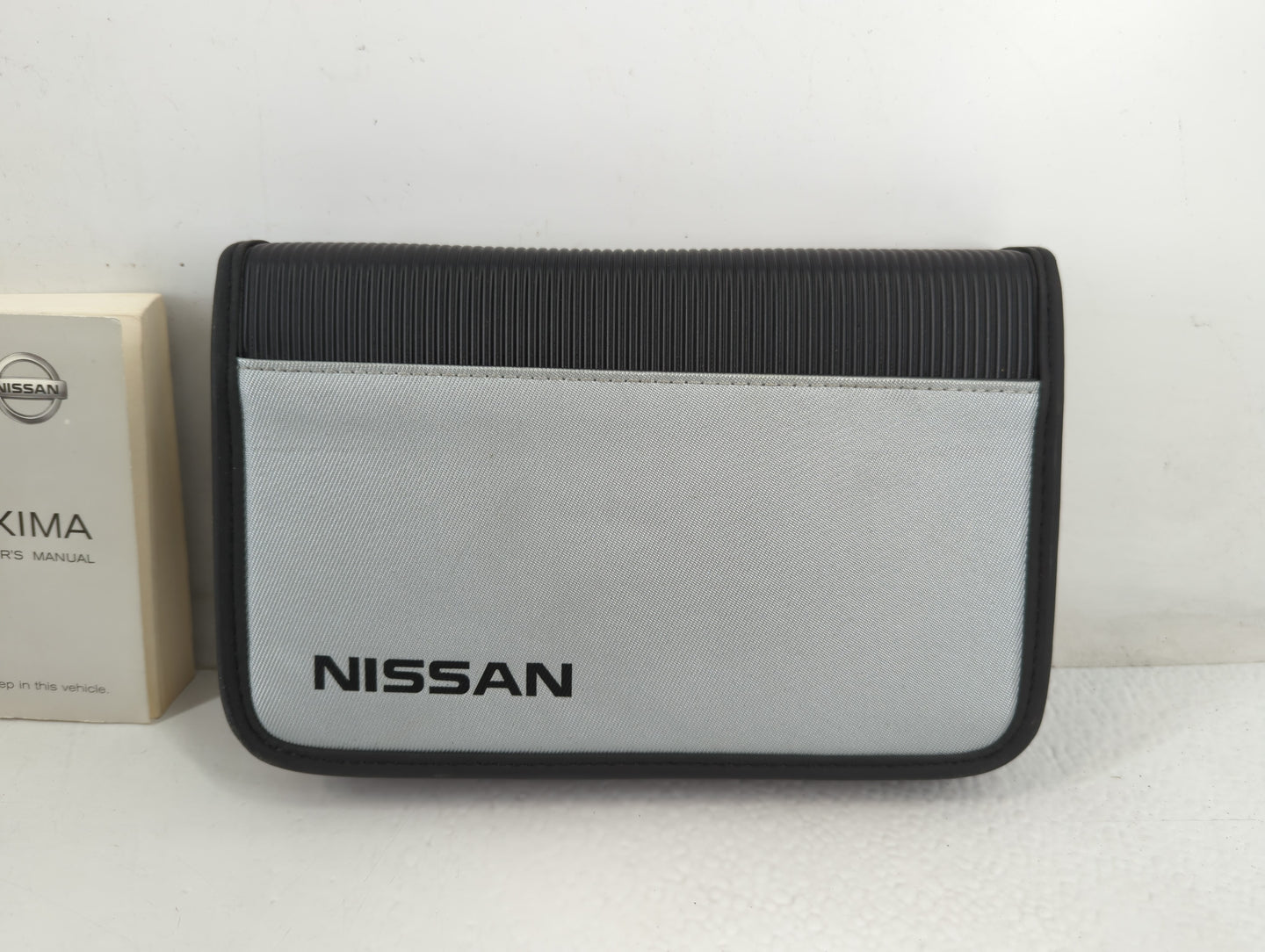 2009 Nissan Maxima Owners Manual Book Guide P/N:OM9E-0A35U0 OEM Used Auto Parts - Oemusedautoparts1.com