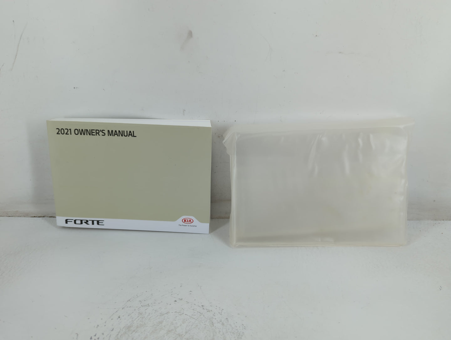 2021 Kia Forte Owners Manual Book Guide P/N:DLS4-EU13B OEM Used Auto Parts - Oemusedautoparts1.com