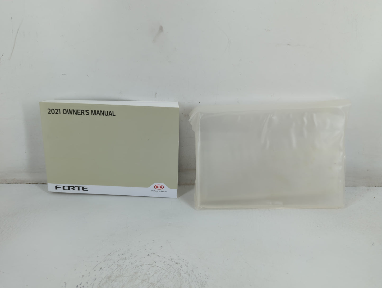 2021 Kia Forte Owners Manual Book Guide P/N:DLS4-EU13B OEM Used Auto Parts - Oemusedautoparts1.com