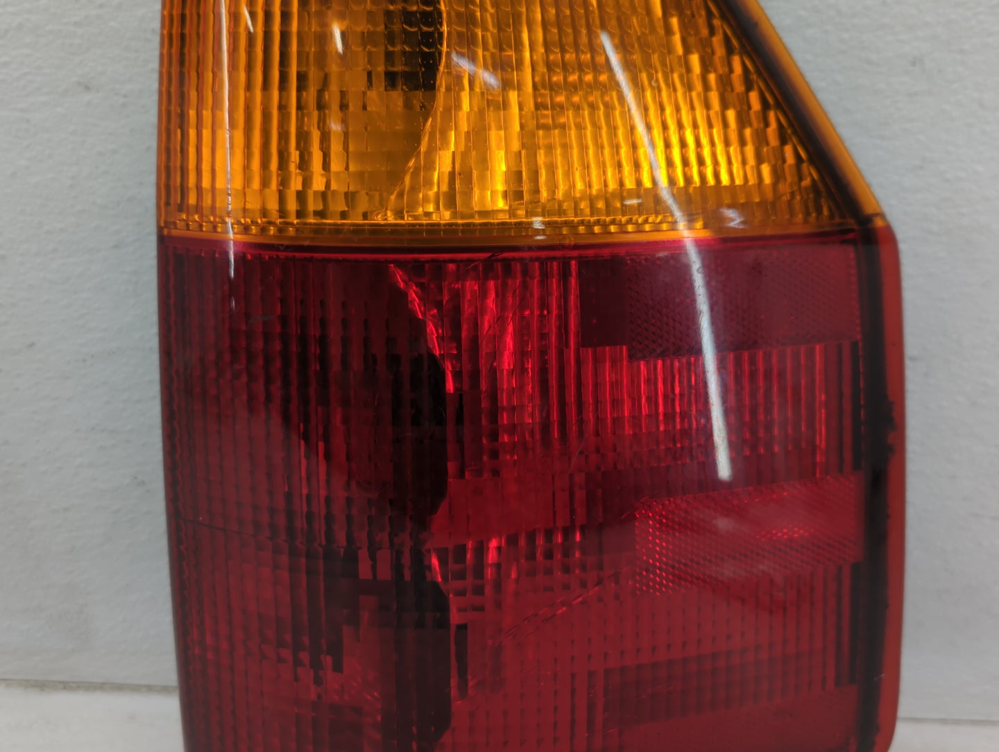 2003 Gmc Envoy Tail Light Assembly Passenger Right OEM P/N:GM 16525956 A Fits OEM Used Auto Parts - Oemusedautoparts1.com