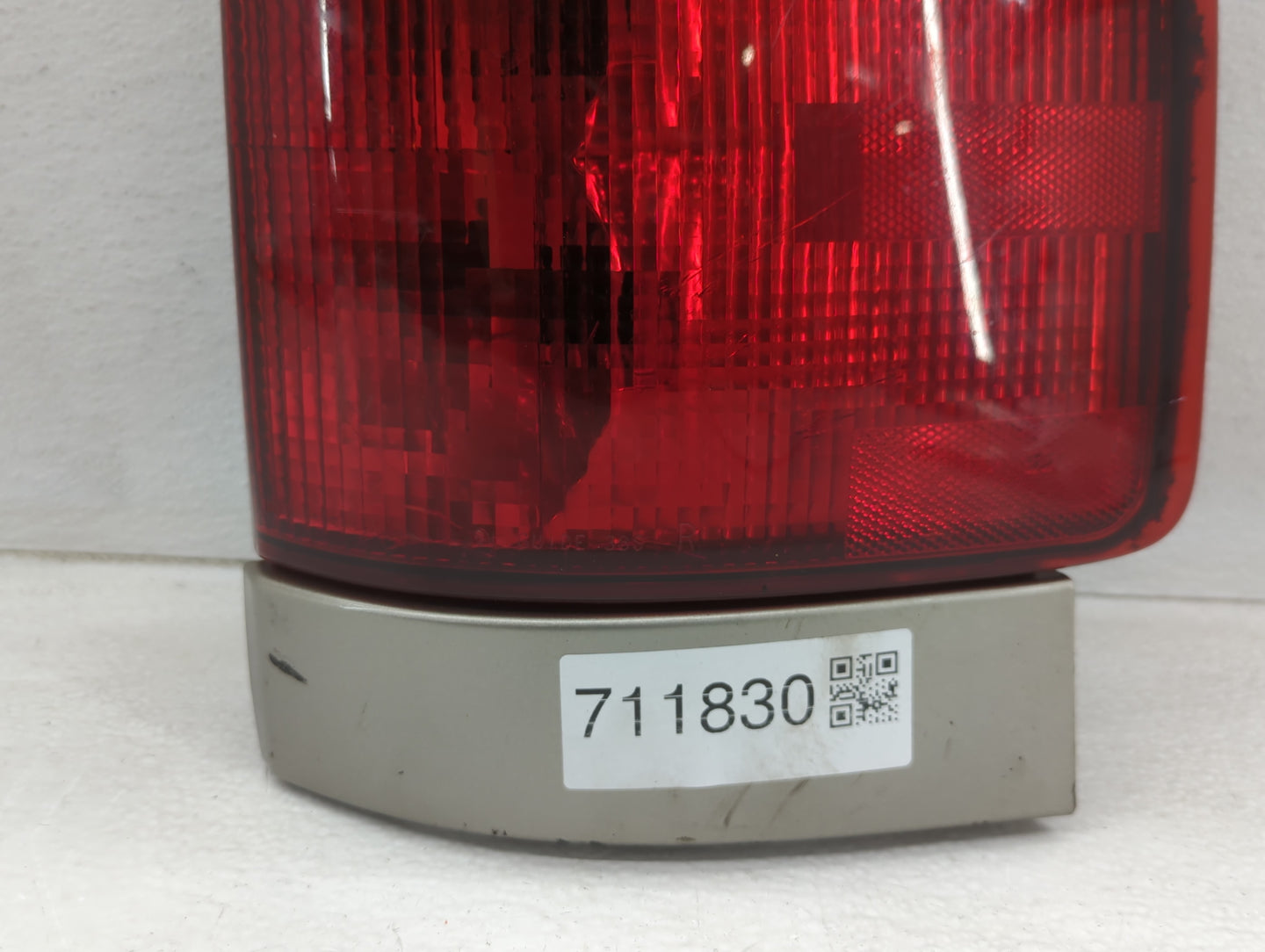 2003 Gmc Envoy Tail Light Assembly Passenger Right OEM P/N:GM 16525956 A Fits OEM Used Auto Parts - Oemusedautoparts1.com