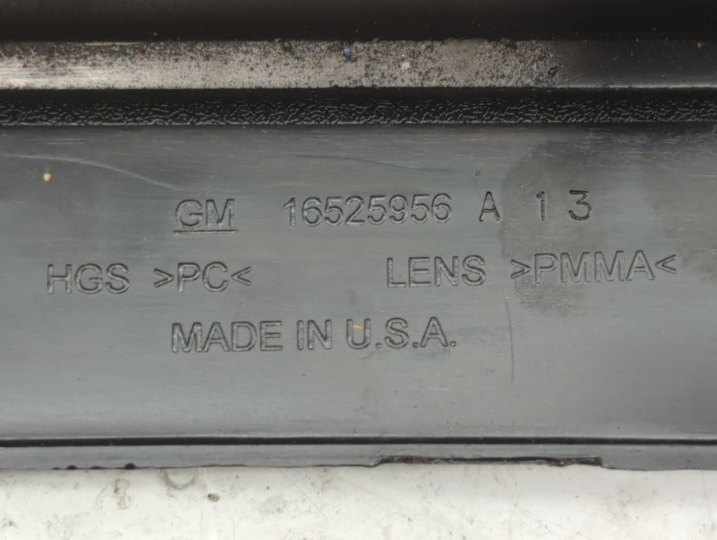 2003 Gmc Envoy Tail Light Assembly Passenger Right OEM P/N:GM 16525956 A Fits OEM Used Auto Parts - Oemusedautoparts1.com