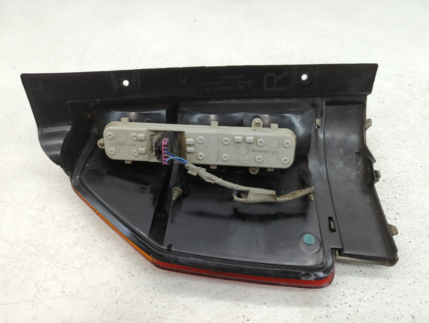 2003 Gmc Envoy Tail Light Assembly Passenger Right OEM P/N:GM 16525956 A Fits OEM Used Auto Parts - Oemusedautoparts1.com