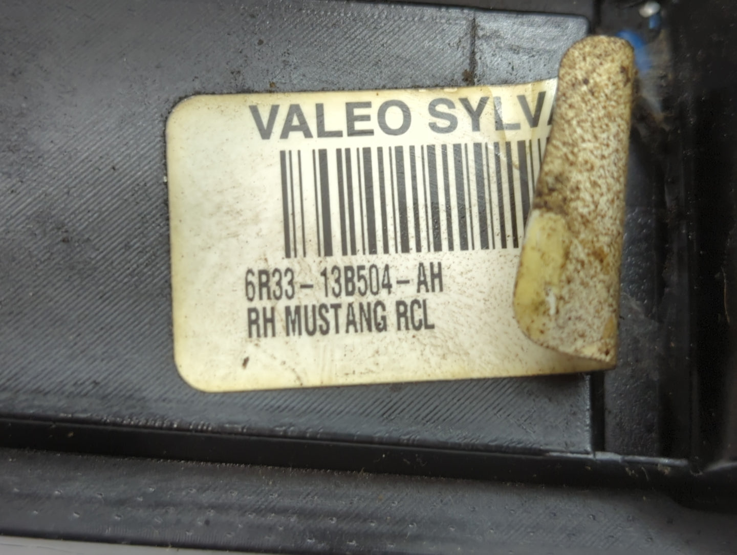 2005-2009 Ford Mustang Tail Light Assembly Passenger Right OEM P/N:6R33-13B504-AH Fits Fits 2005 2006 2007 2008 2009 OEM Used Auto Parts - Oemusedautoparts1.com