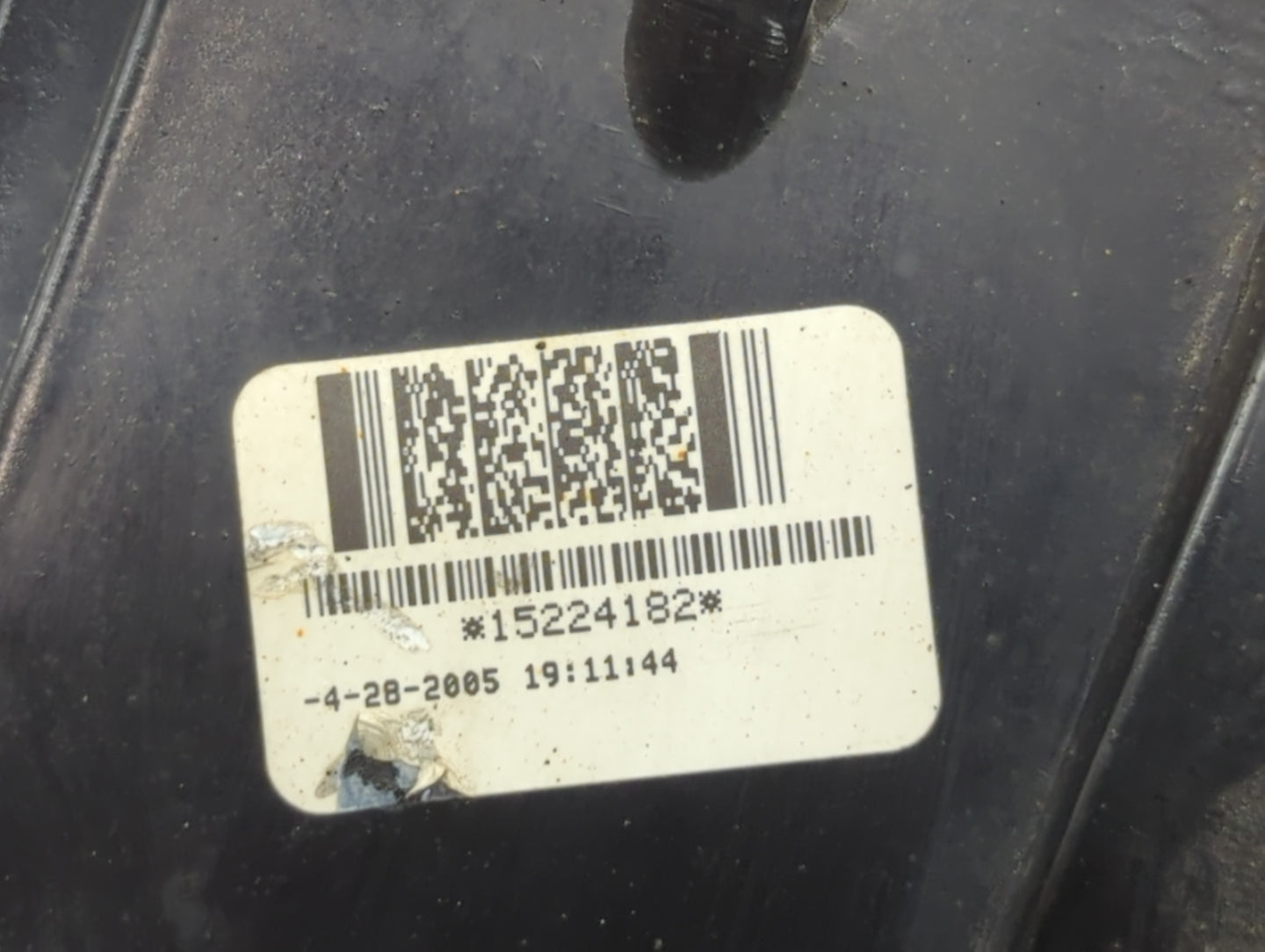 2004-2006 Gmc Yukon Xl 1500 Tail Light Assembly Passenger Right OEM P/N:15224182 Fits Fits 2004 2005 2006 OEM Used Auto Parts - Oemusedautoparts1.com