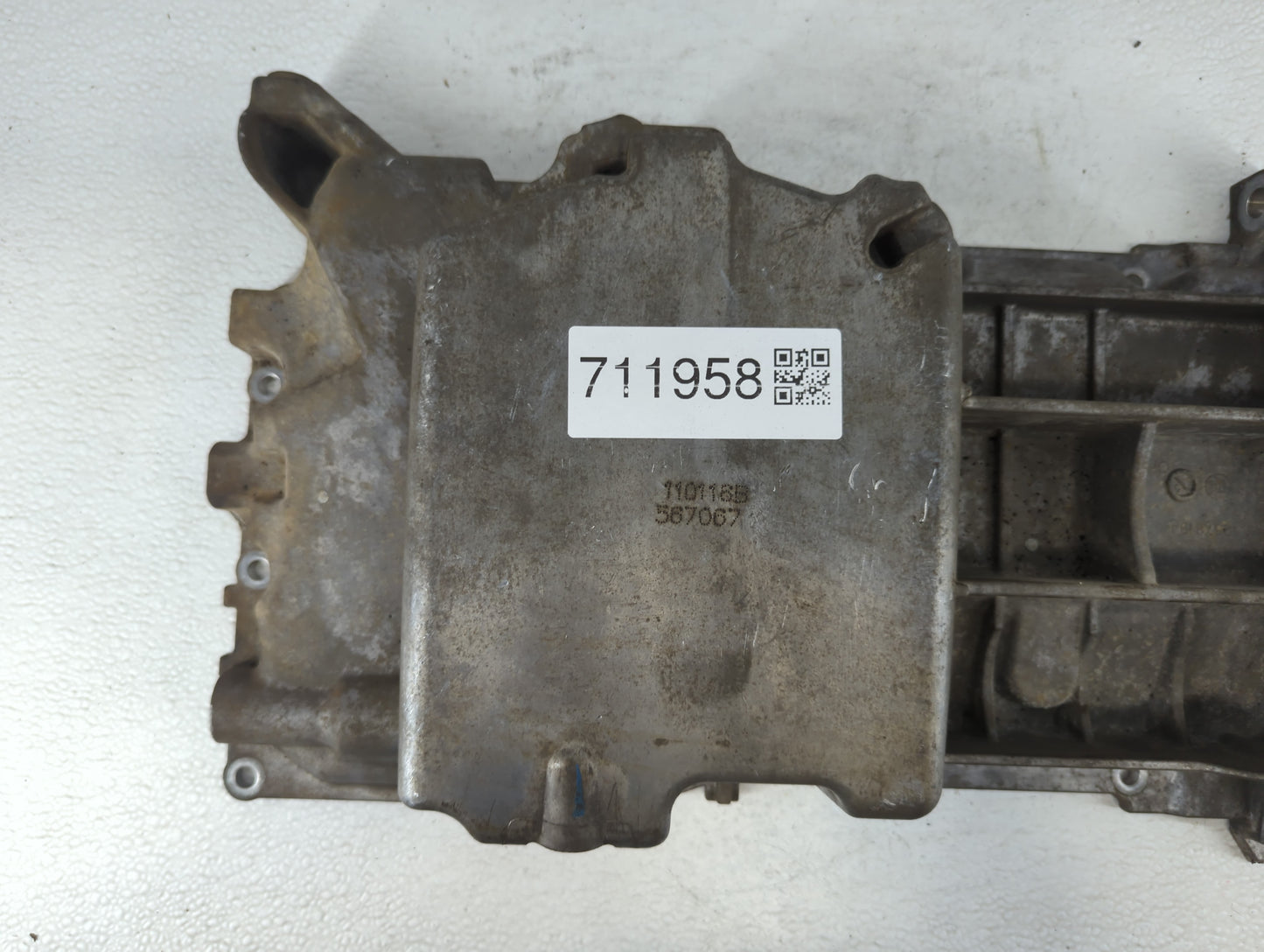 2011 Chevrolet Malibu Passenger Right Cylinder Head Valve Cover P/N:567067 110116B Fits OEM Used Auto Parts - Oemusedautoparts1.com