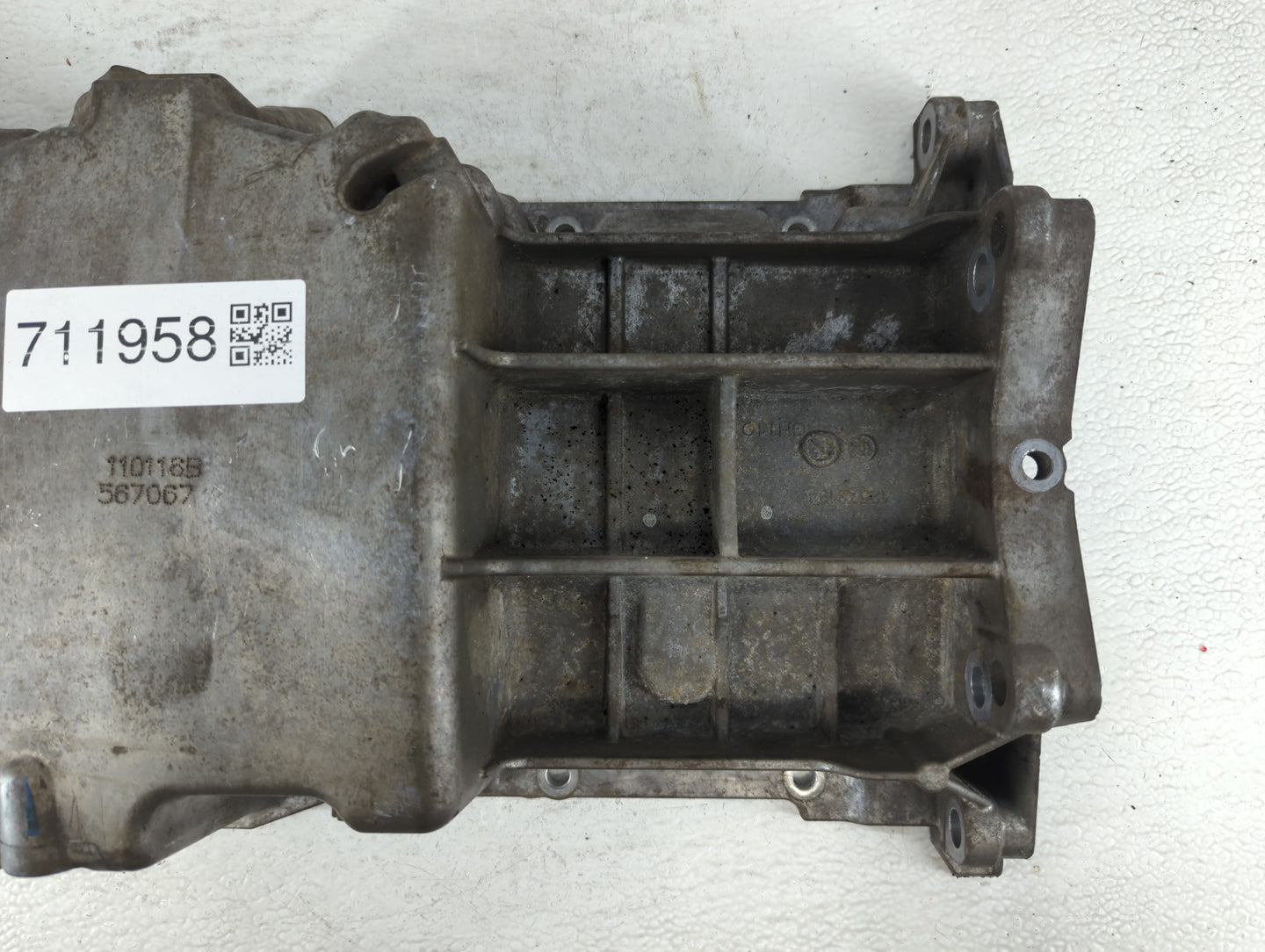 2011 Chevrolet Malibu Passenger Right Cylinder Head Valve Cover P/N:567067 110116B Fits OEM Used Auto Parts - Oemusedautoparts1.com