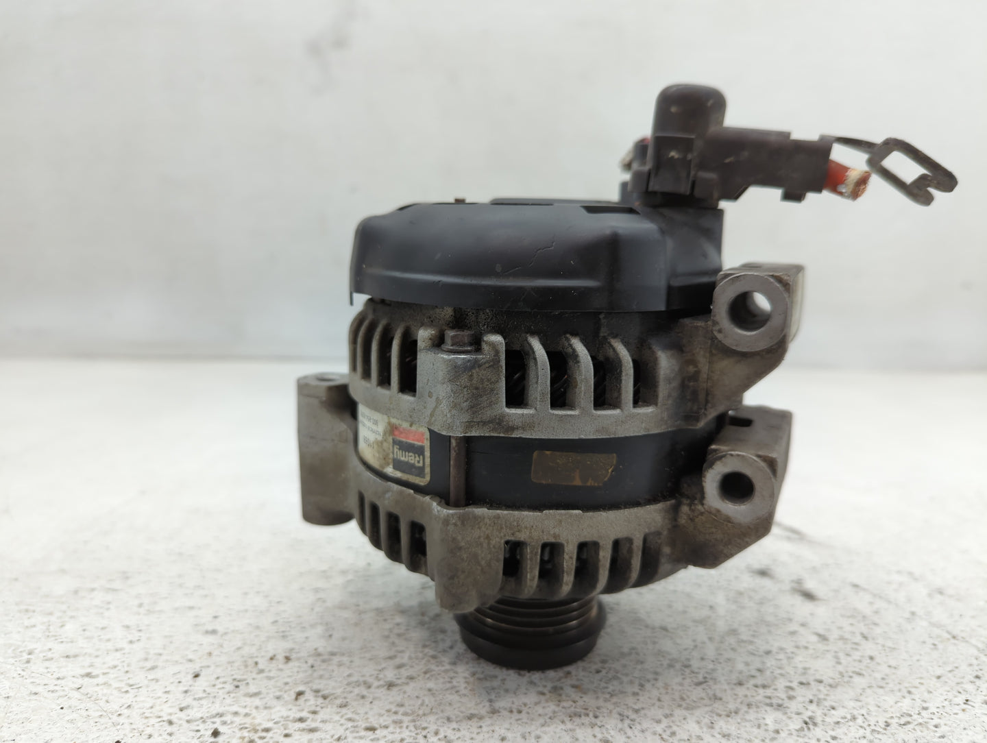 2011-2014 Volkswagen Routan Alternator Replacement Generator Charging Assembly Engine OEM P/N:34 18 317 11 Fits OEM Used Auto Parts - Oemusedautoparts1.com
