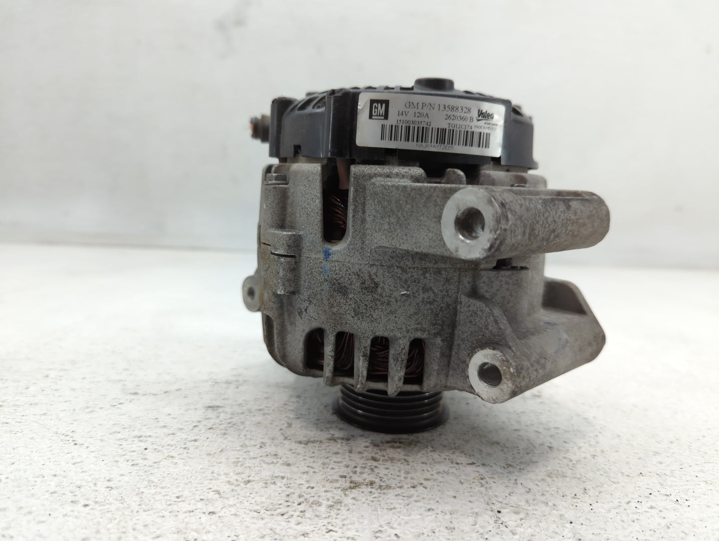 2010-2017 Gmc Terrain Alternator Replacement Generator Charging Assembly Engine OEM P/N:13588328 Fits OEM Used Auto Parts - Oemusedautoparts1.com