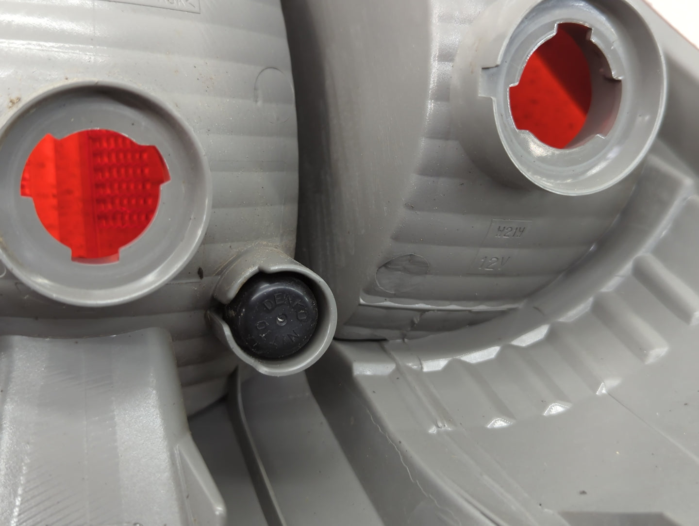 2008-2015 Nissan Rogue Tail Light Assembly Driver Left OEM Fits Fits 2008 2009 2010 2011 2012 2013 2014 2015 OEM Used Auto Parts - Oemusedautoparts1.com