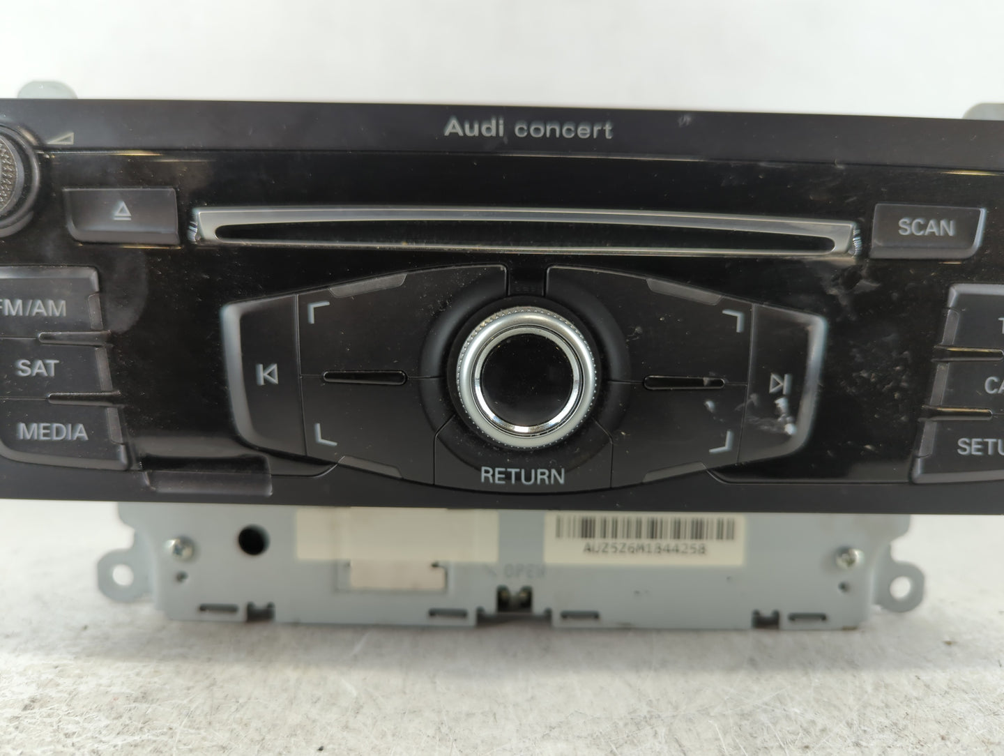 2013-2017 Audi A5 Radio AM FM Cd Player Receiver Replacement P/N:8R1 035 186 Q Fits Fits 2013 2014 2015 2016 2017 OEM Used Auto Parts - Oemusedautoparts1.com