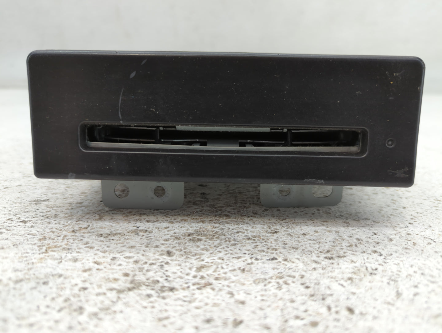 2015 Gmc Yukon Xl 1500 Radio AM FM Cd Player Receiver Replacement P/N:13590746 Fits OEM Used Auto Parts - Oemusedautoparts1.com