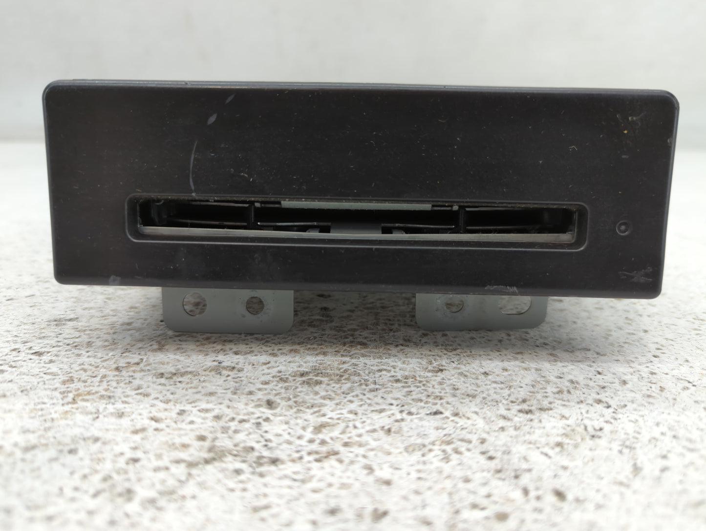 2015 Gmc Yukon Xl 1500 Radio AM FM Cd Player Receiver Replacement P/N:13590746 Fits OEM Used Auto Parts - Oemusedautoparts1.com