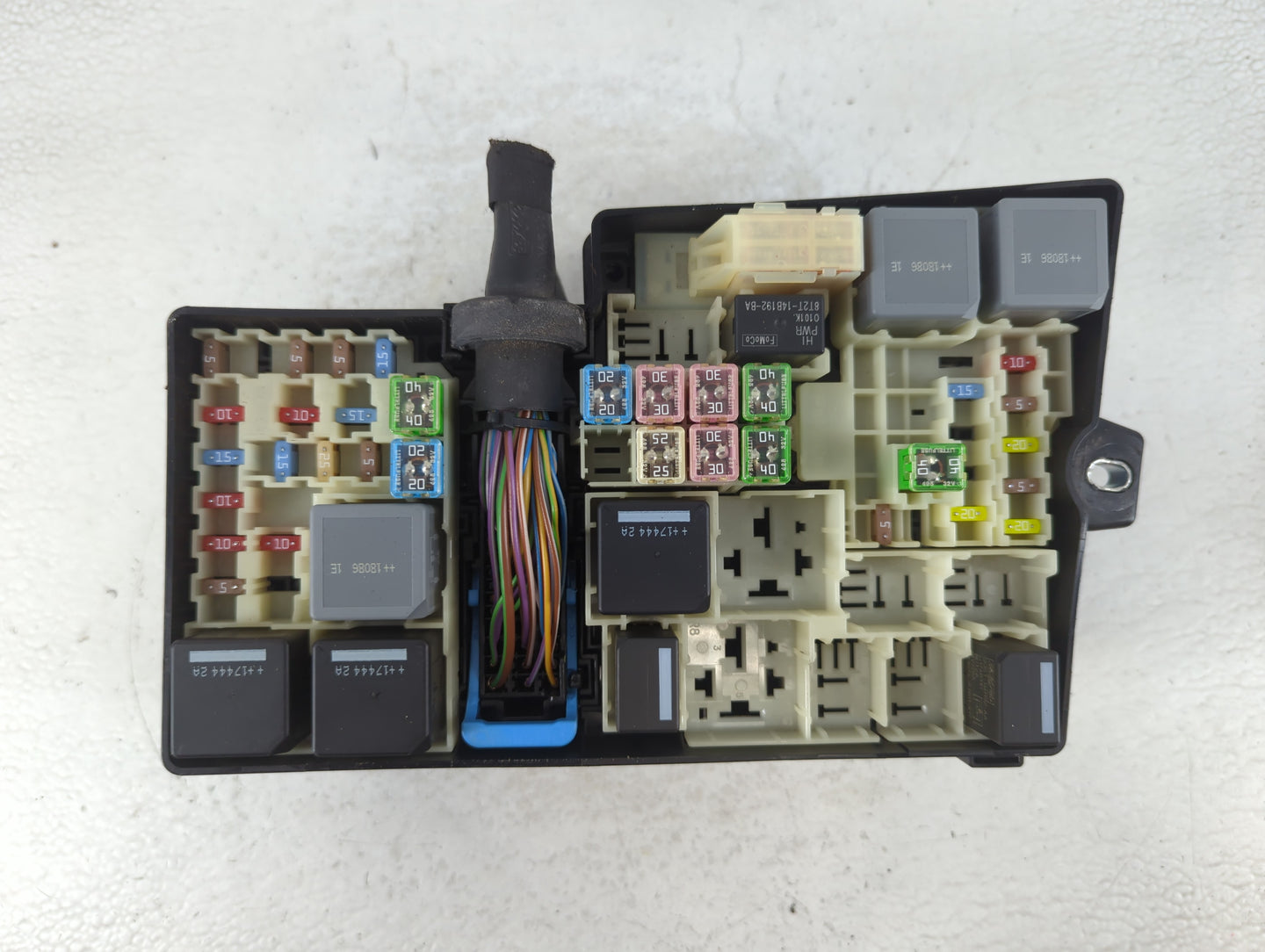 2018 Ford Escape Fusebox Fuse Box Panel Relay Module P/N:E02345500 AV6T-14A067-AD Fits OEM Used Auto Parts - Oemusedautoparts1.com