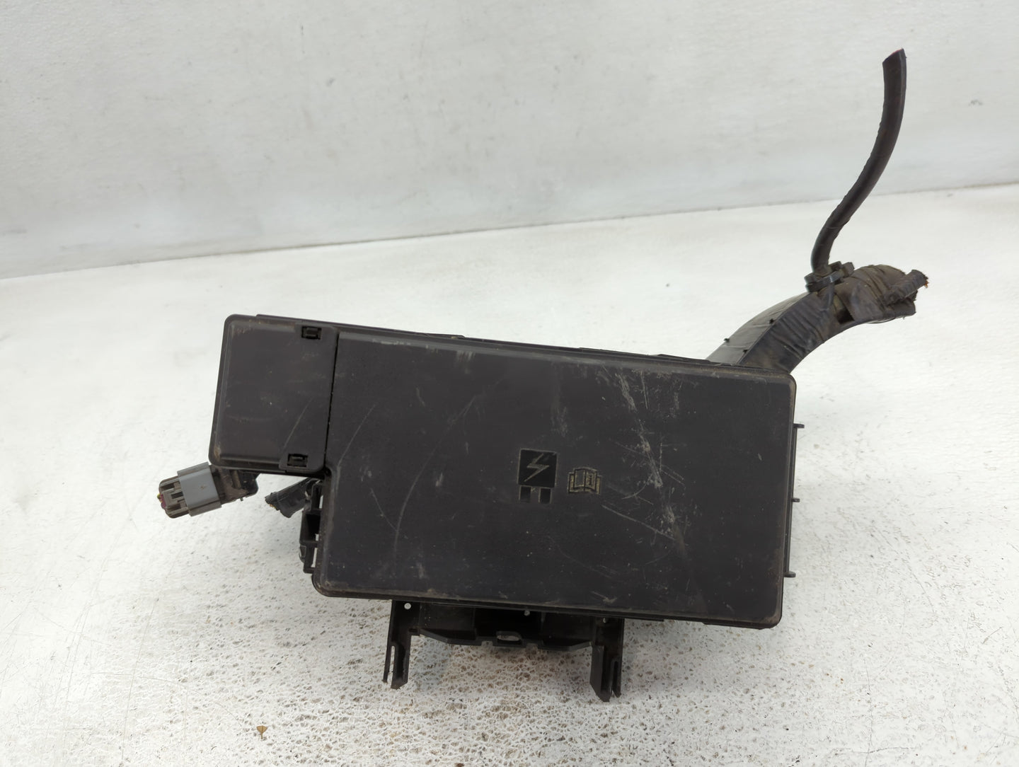 2003-2011 Honda Element Fusebox Fuse Box Panel Relay Module P/N:6351-3023 GU5T-14A003-AA Fits OEM Used Auto Parts - Oemusedautoparts1.com