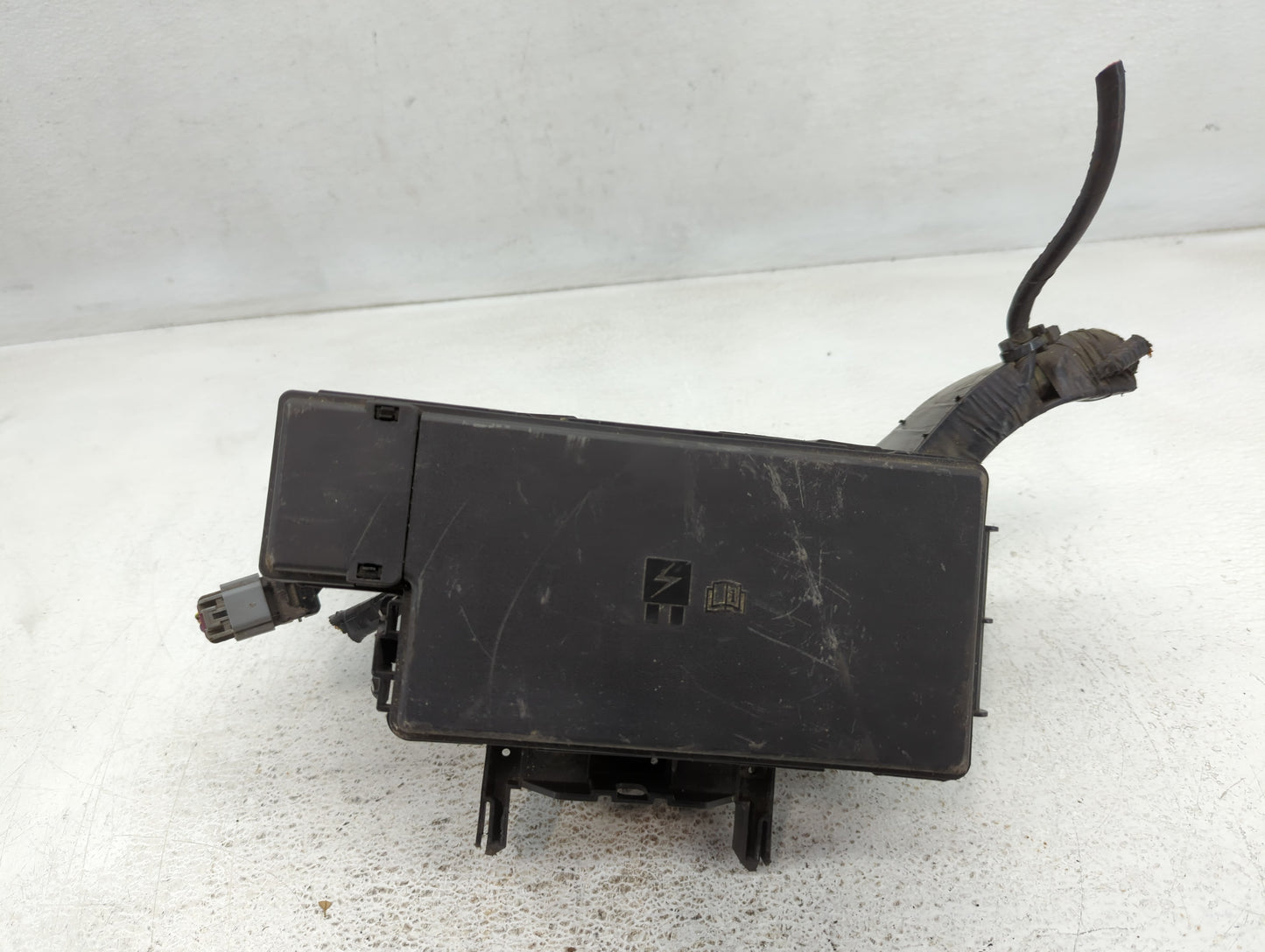 2003-2011 Honda Element Fusebox Fuse Box Panel Relay Module P/N:6351-3023 GU5T-14A003-AA Fits OEM Used Auto Parts - Oemusedautoparts1.com