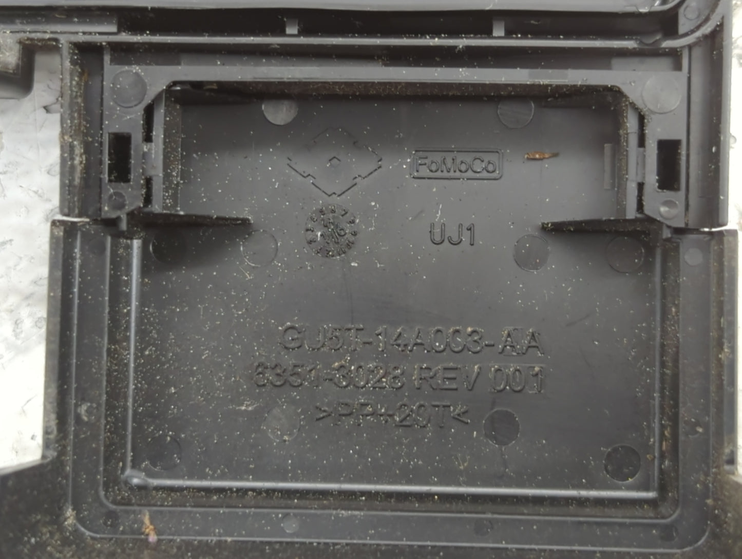 2003-2011 Honda Element Fusebox Fuse Box Panel Relay Module P/N:6351-3023 GU5T-14A003-AA Fits OEM Used Auto Parts - Oemusedautoparts1.com