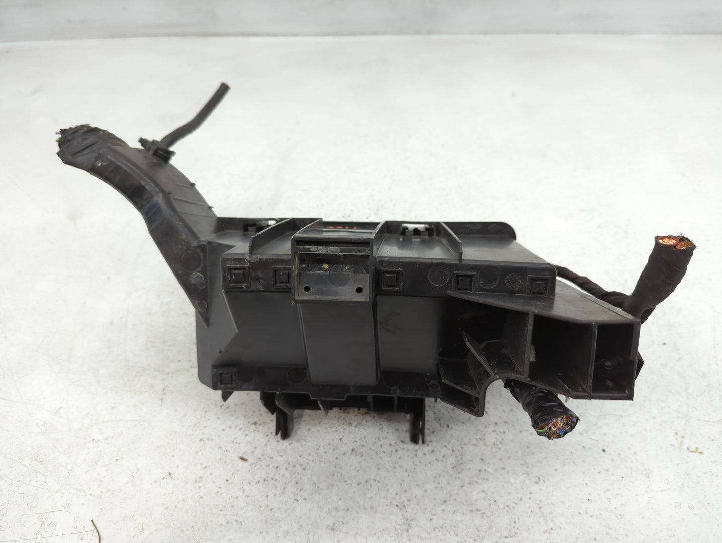 2003-2011 Honda Element Fusebox Fuse Box Panel Relay Module P/N:6351-3023 GU5T-14A003-AA Fits OEM Used Auto Parts - Oemusedautoparts1.com