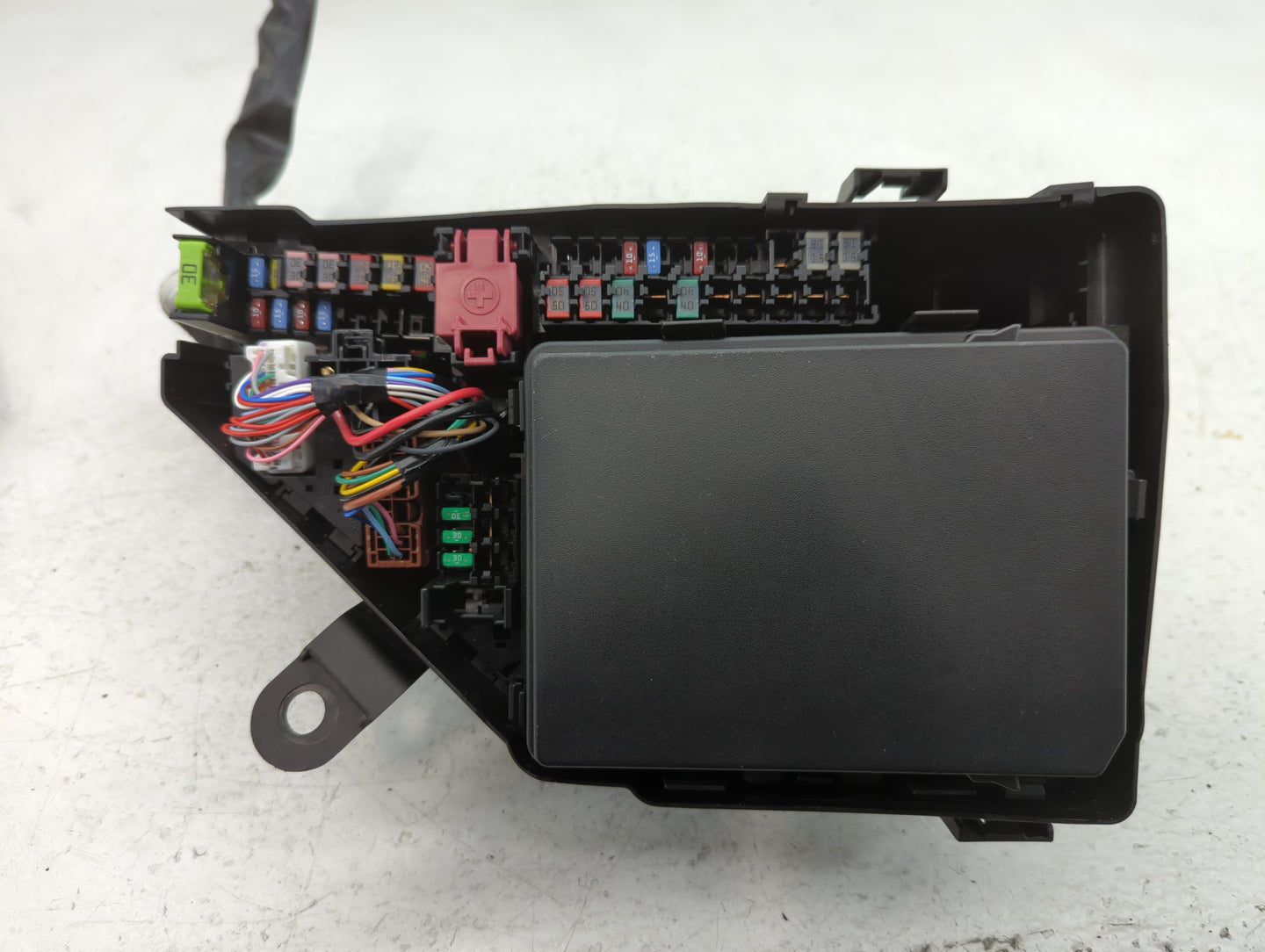 2021-2022 Nissan Rogue Fusebox Fuse Box Panel Relay Module P/N:42382 6RR0C Fits Fits 2021 2022 OEM Used Auto Parts - Oemusedautoparts1.com