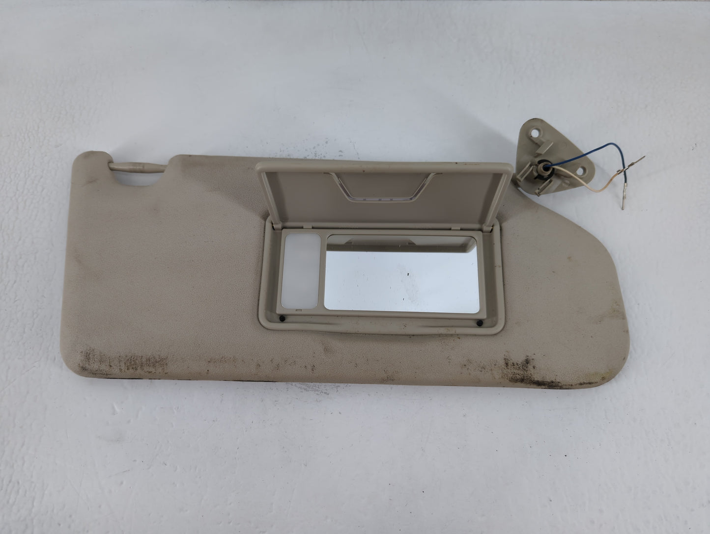 2014-2015 Mitsubishi Outlander Sun Visor Shade Replacement Driver Left Mirror Fits Fits 2014 2015 OEM Used Auto Parts - Oemusedautoparts1.com