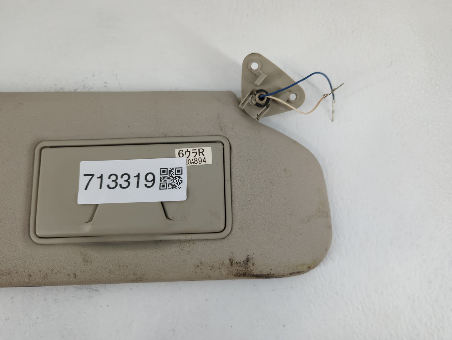 2014-2015 Mitsubishi Outlander Sun Visor Shade Replacement Driver Left Mirror Fits Fits 2014 2015 OEM Used Auto Parts - Oemusedautoparts1.com