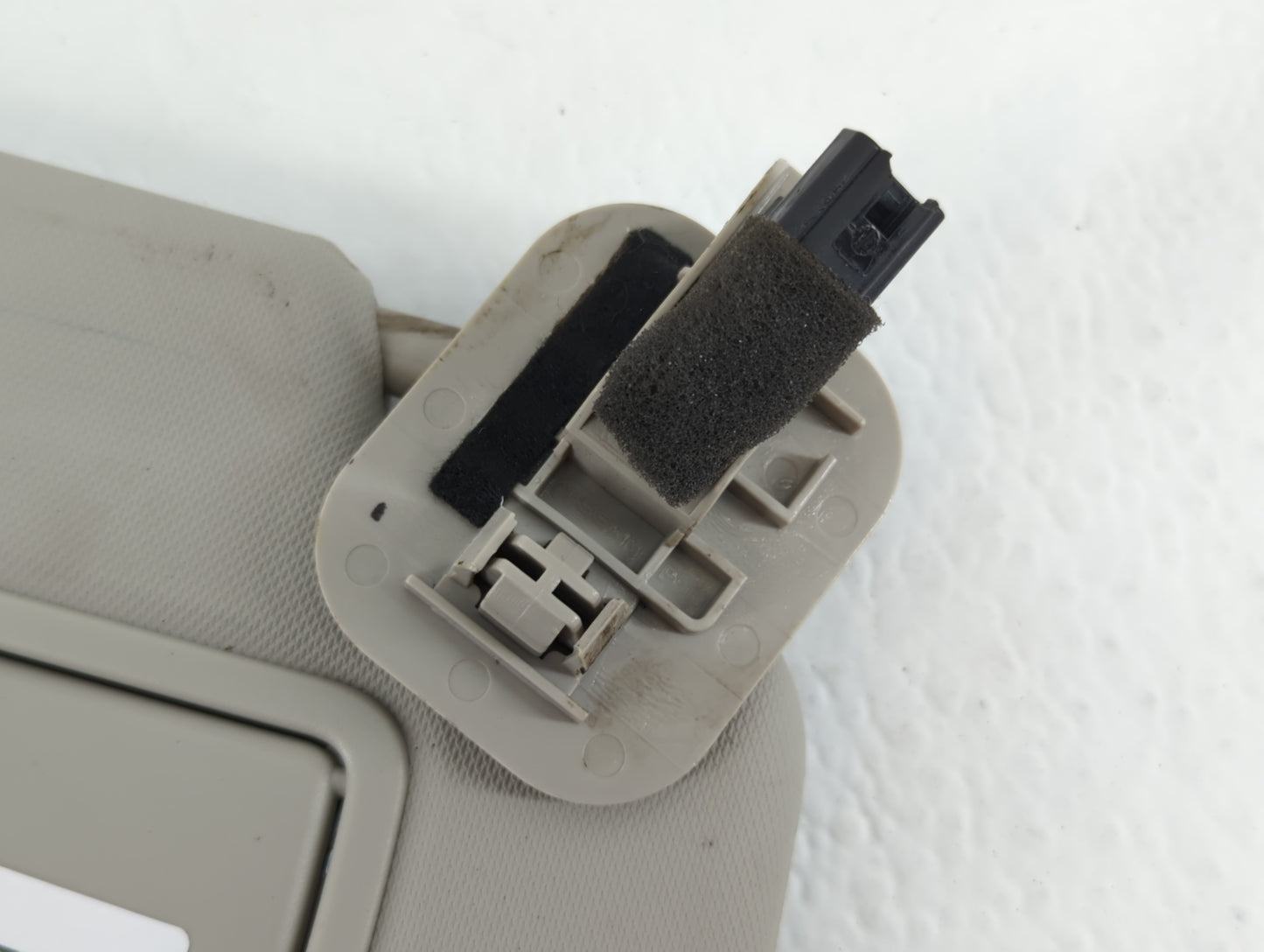 2021-2022 Nissan Rogue Sun Visor Shade Replacement Passenger Right Mirror Fits Fits 2021 2022 OEM Used Auto Parts - Oemusedautoparts1.com