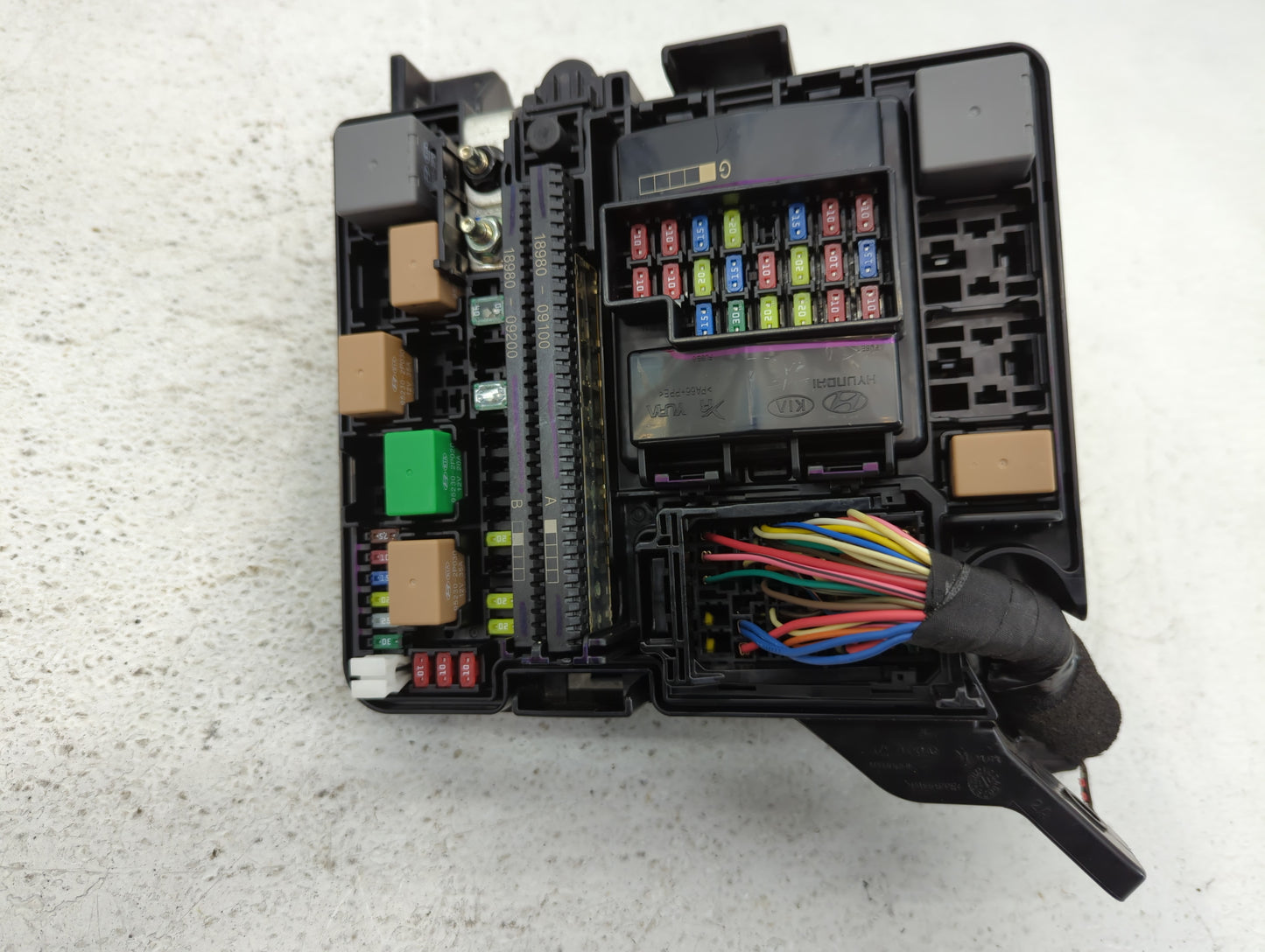 2018-2019 Hyundai Sonata Fusebox Fuse Box Panel Relay Module P/N:VS9 12A0C2270LA Fits Fits 2018 2019 OEM Used Auto Parts - Oemusedautoparts1.com