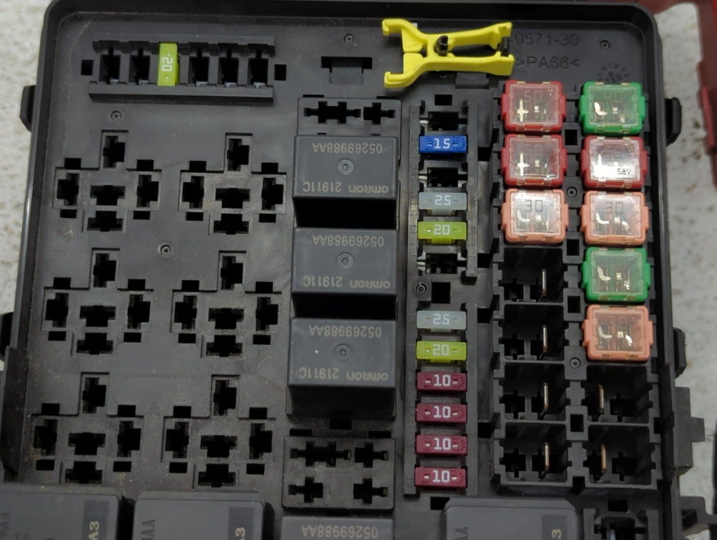 2019-2020 Dodge Charger Fusebox Fuse Box Panel Relay Module P/N:P68384404AC Fits Fits 2019 2020 OEM Used Auto Parts - Oemusedautoparts1.com