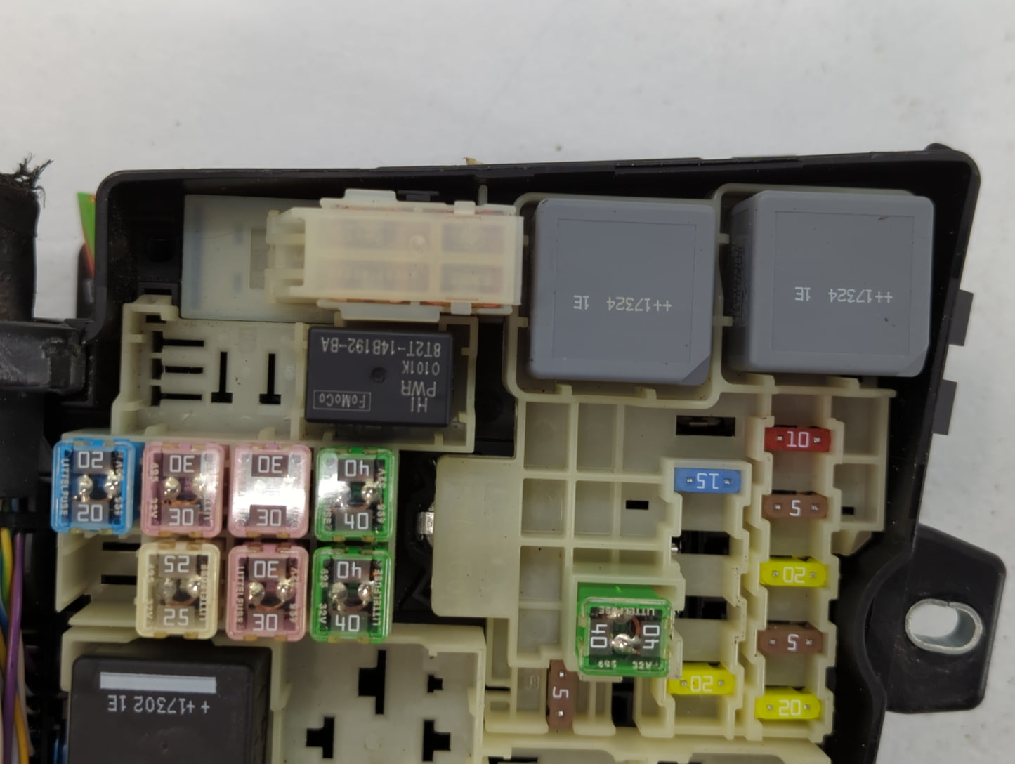 2018 Ford Escape Fusebox Fuse Box Panel Relay Module P/N:AV6T-14A142-AB E00027328 Fits OEM Used Auto Parts - Oemusedautoparts1.com