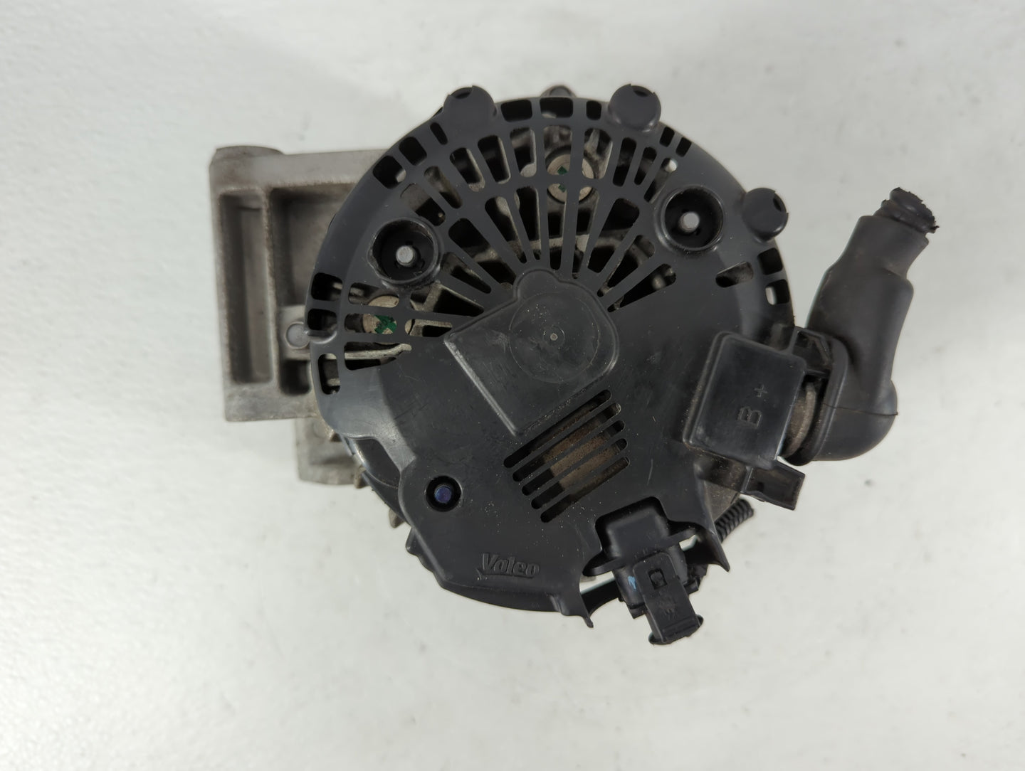 2010-2017 Chevrolet Equinox Alternator Replacement Generator Charging Assembly Engine OEM P/N:2620360 B 13588328 Fits OEM Used Auto Parts - Oemusedautoparts1.com