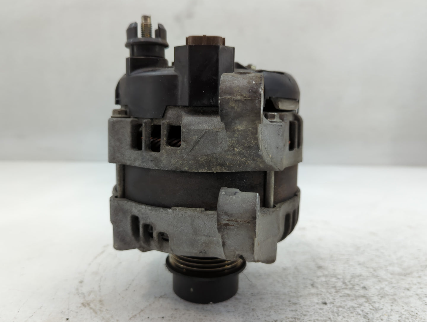 2015-2019 Lincoln Mkc Alternator Replacement Generator Charging Assembly Engine OEM P/N:104211-0770 G2GT-10300-GA Fits OEM Used Auto Parts - Oemusedautoparts1.com