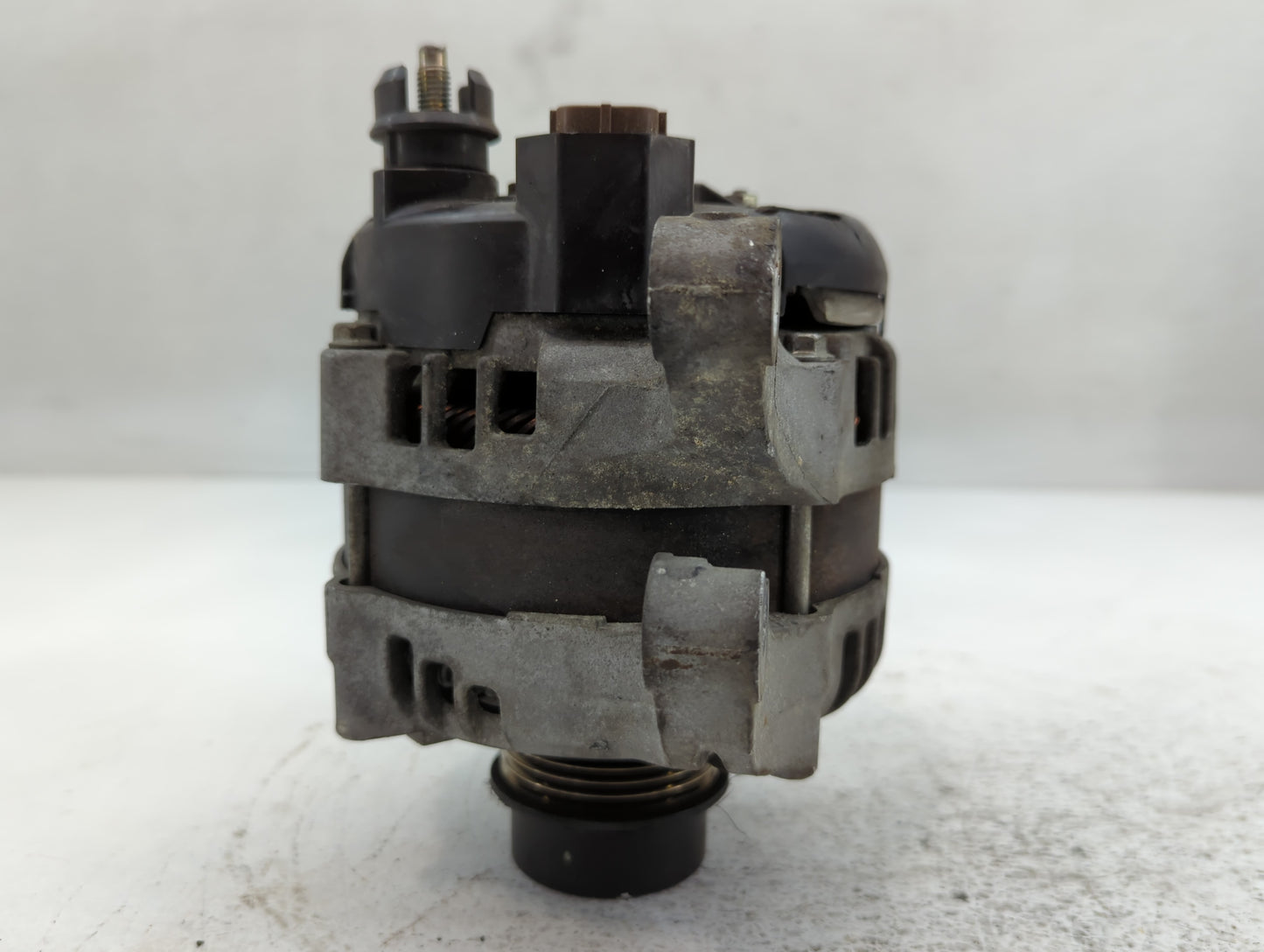 2015-2019 Lincoln Mkc Alternator Replacement Generator Charging Assembly Engine OEM P/N:104211-0770 G2GT-10300-GA Fits OEM Used Auto Parts - Oemusedautoparts1.com