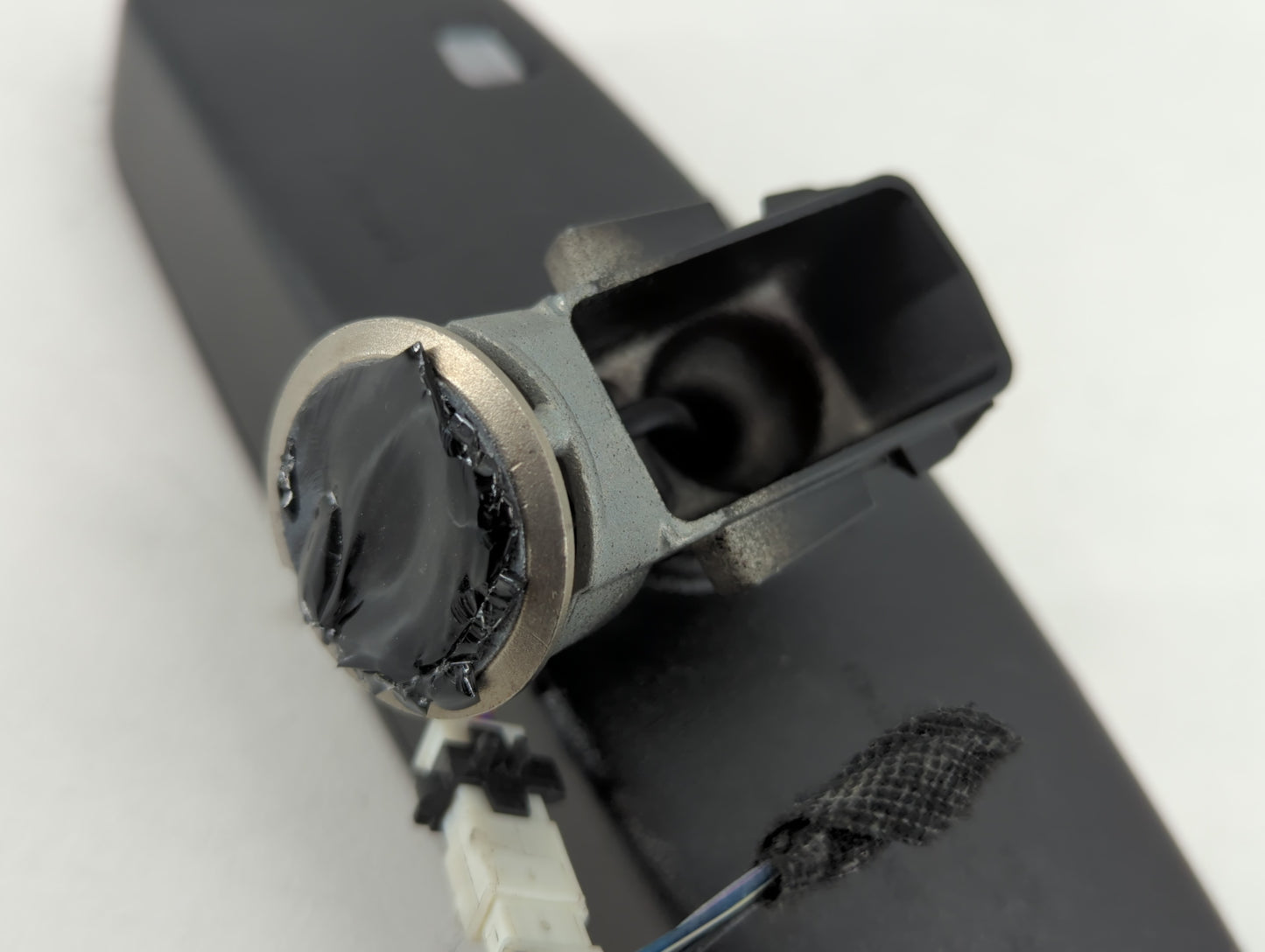 2018-2022 Ford Ecosport Interior Rear View Mirror Replacement OEM P/N:E11046532 E11026532 Fits Fits 2018 2019 2020 2021 2022 OEM Used Auto Parts - Oemusedautoparts1.com