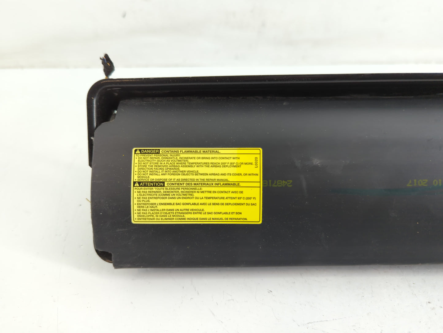 2014-2018 Jeep Cherokee Air Bag Passenger Right Knee OEM P/N:P68102343AF Fits Fits 2014 2015 2016 2017 2018 OEM Used Auto Parts - Oemusedautoparts1.com
