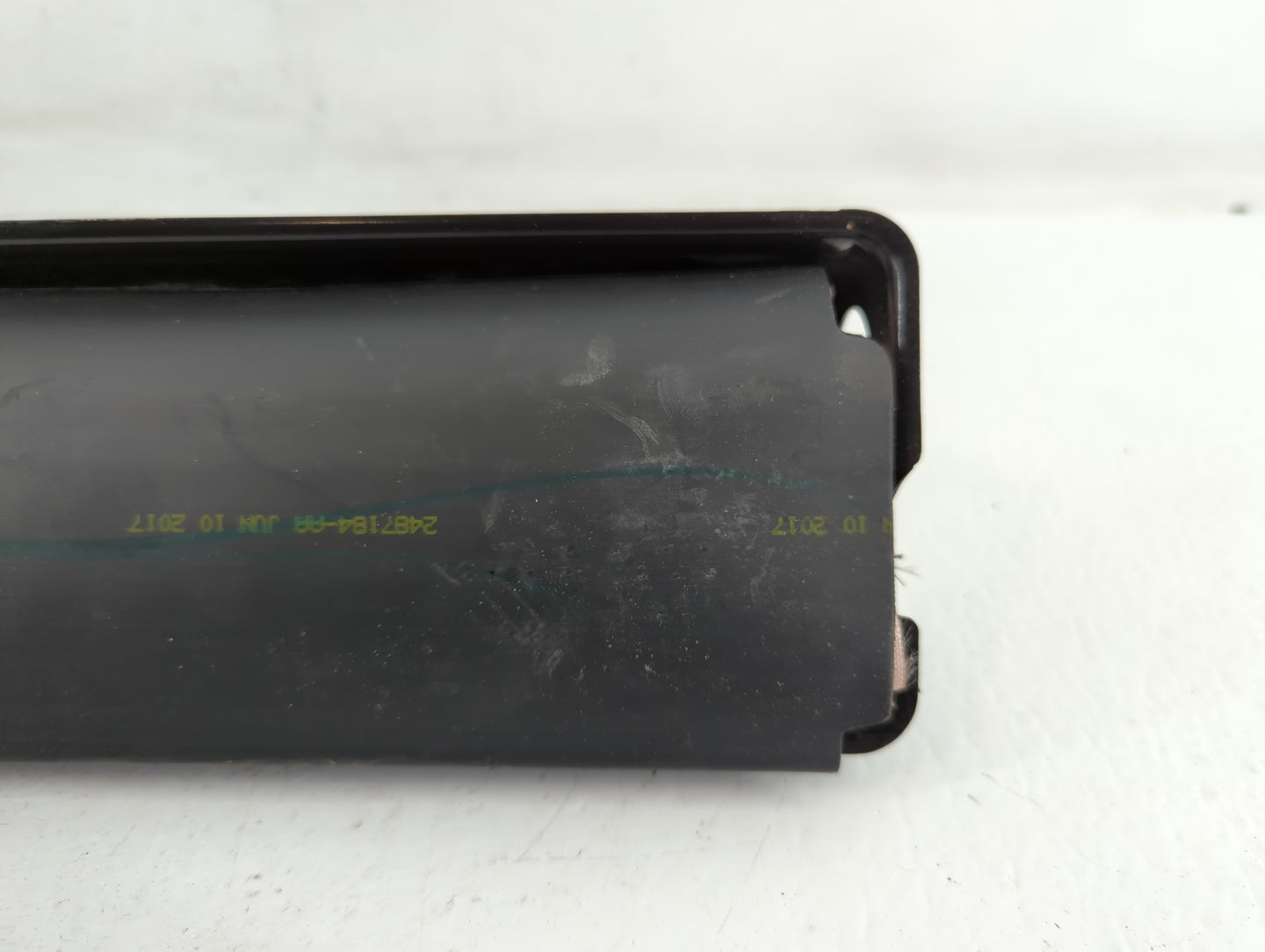 2014-2018 Jeep Cherokee Air Bag Passenger Right Knee OEM P/N:P68102343AF Fits Fits 2014 2015 2016 2017 2018 OEM Used Auto Parts - Oemusedautoparts1.com