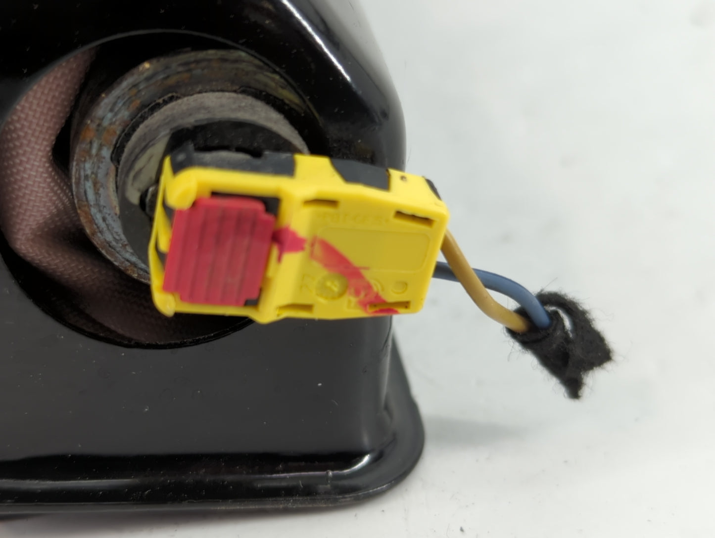 2014-2018 Jeep Cherokee Air Bag Passenger Right Knee OEM P/N:P68102343AF Fits Fits 2014 2015 2016 2017 2018 OEM Used Auto Parts - Oemusedautoparts1.com