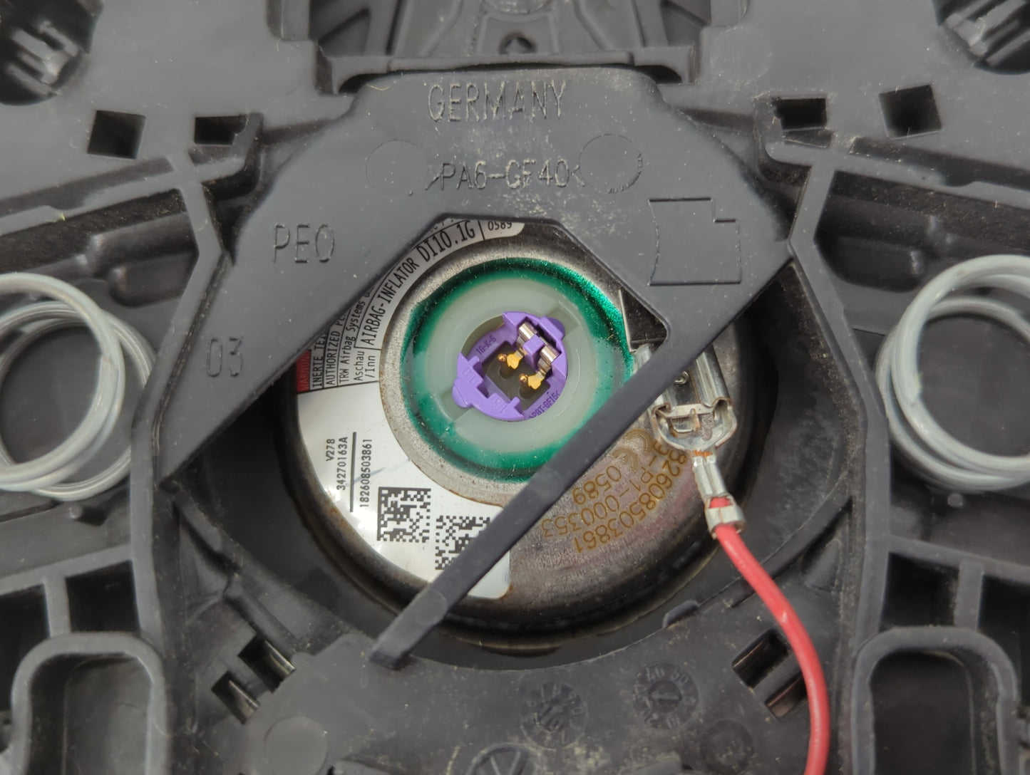 2009-2011 Volkswagen Cc Air Bag Driver Left Steering Wheel Mounted P/N:3C8 880 201 Fits Fits 2009 2010 2011 OEM Used Auto Parts - Oemusedautoparts1.com