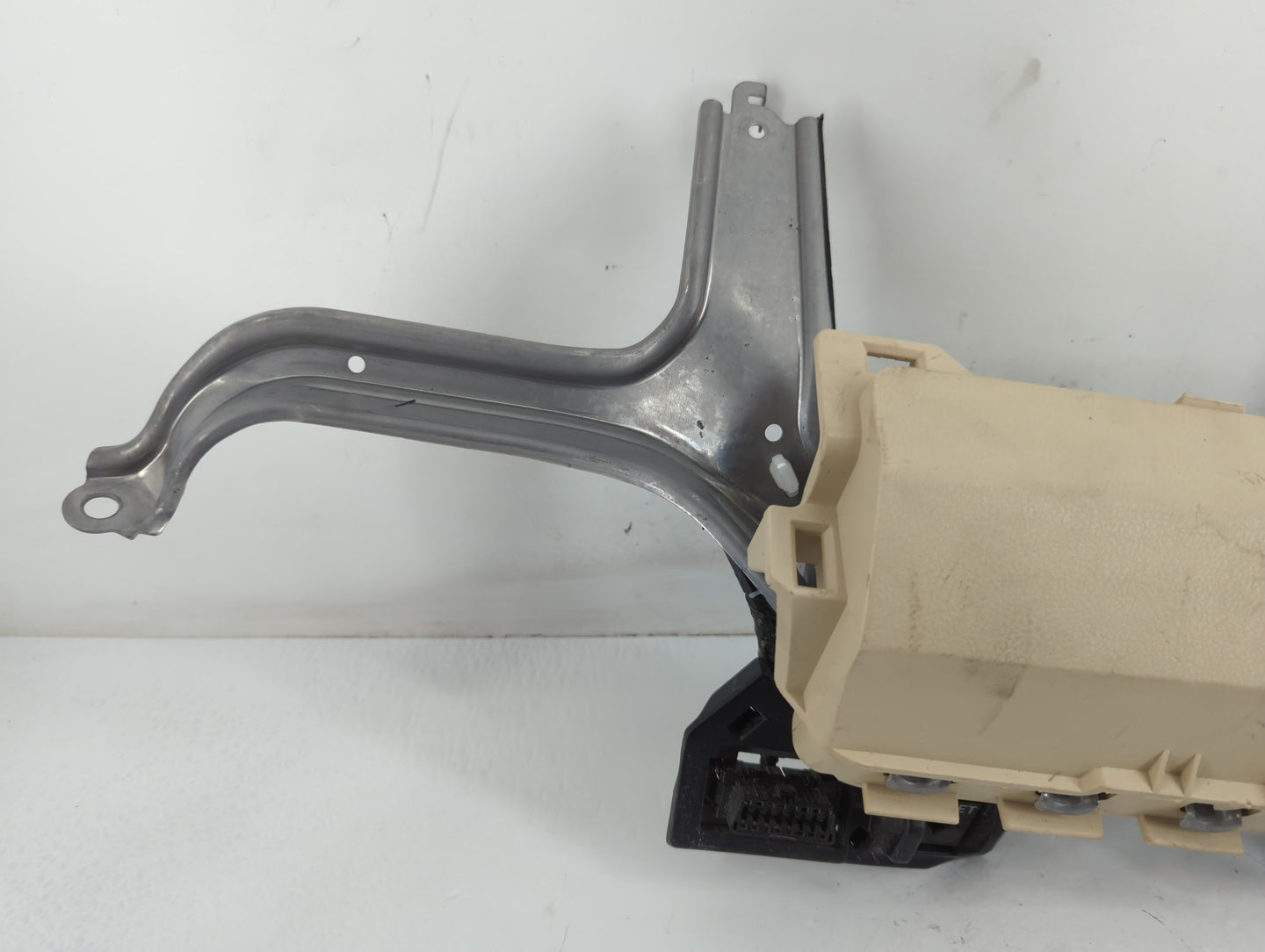 2013-2018 Lexus Es300h Air Bag Driver Left Knee OEM P/N:1D0L84714M1G Fits Fits 2013 2014 2015 2016 2017 2018 OEM Used Auto Parts - Oemusedautoparts1.com