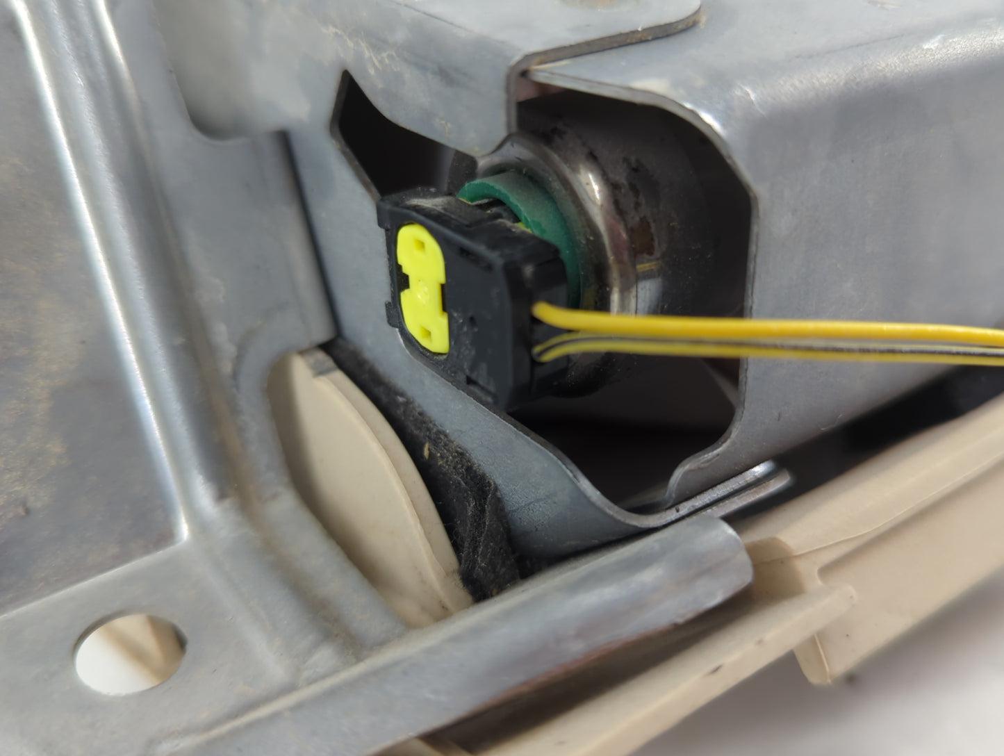2013-2018 Lexus Es300h Air Bag Driver Left Knee OEM P/N:1D0L84714M1G Fits Fits 2013 2014 2015 2016 2017 2018 OEM Used Auto Parts - Oemusedautoparts1.com