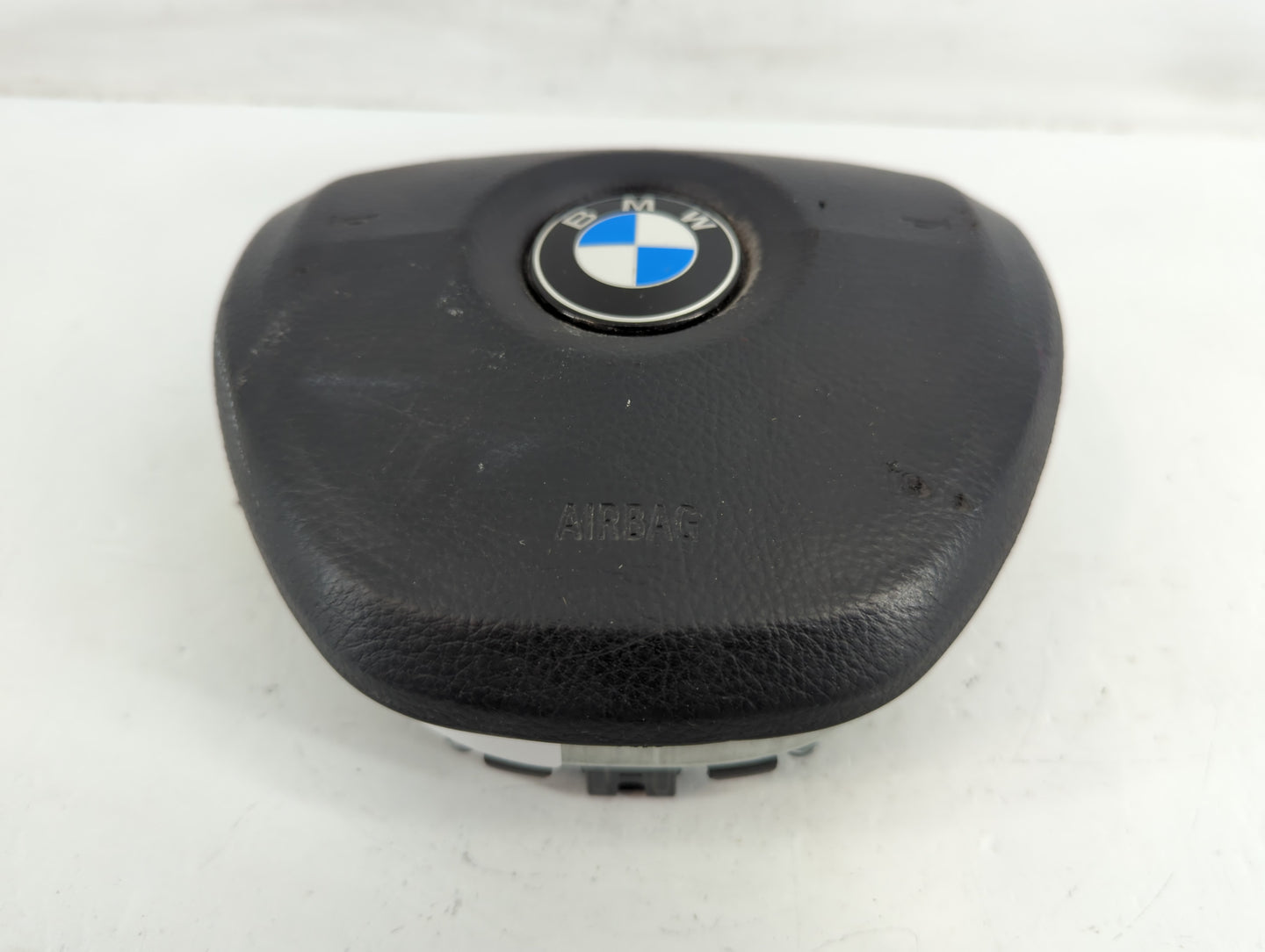 2013 Bmw 750i Air Bag Driver Left Steering Wheel Mounted P/N:32677829605 Fits OEM Used Auto Parts - Oemusedautoparts1.com