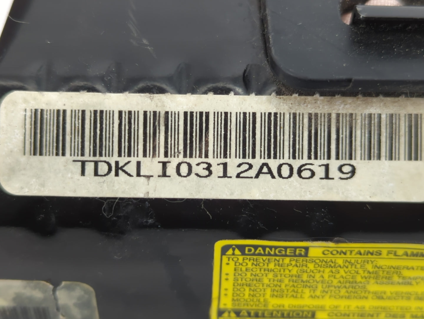 2011-2012 Chrysler Town & Country Air Bag Driver Left Steering Wheel Mounted P/N:TDKLI0312A0619 Fits Fits 2011 2012 OEM Used Auto Parts - Oemusedautoparts1.com