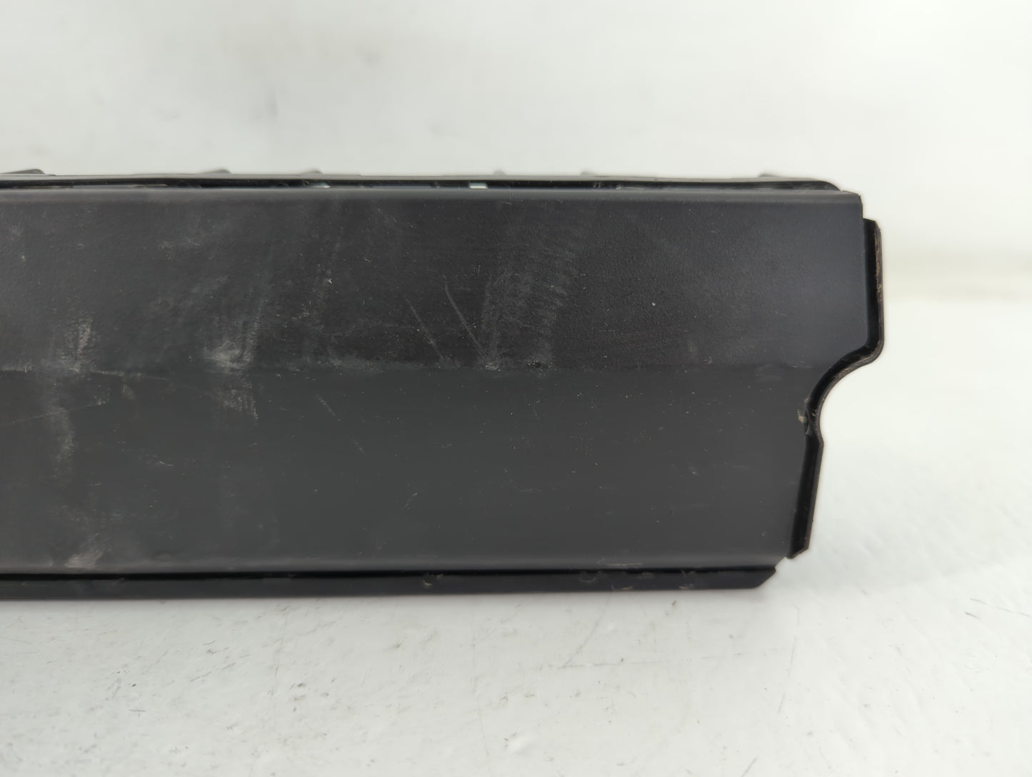 2013-2017 Chevrolet Trax Air Bag Passenger Right Knee OEM P/N:95259946 Fits Fits 2013 2014 2015 2016 2017 OEM Used Auto Parts - Oemusedautoparts1.com