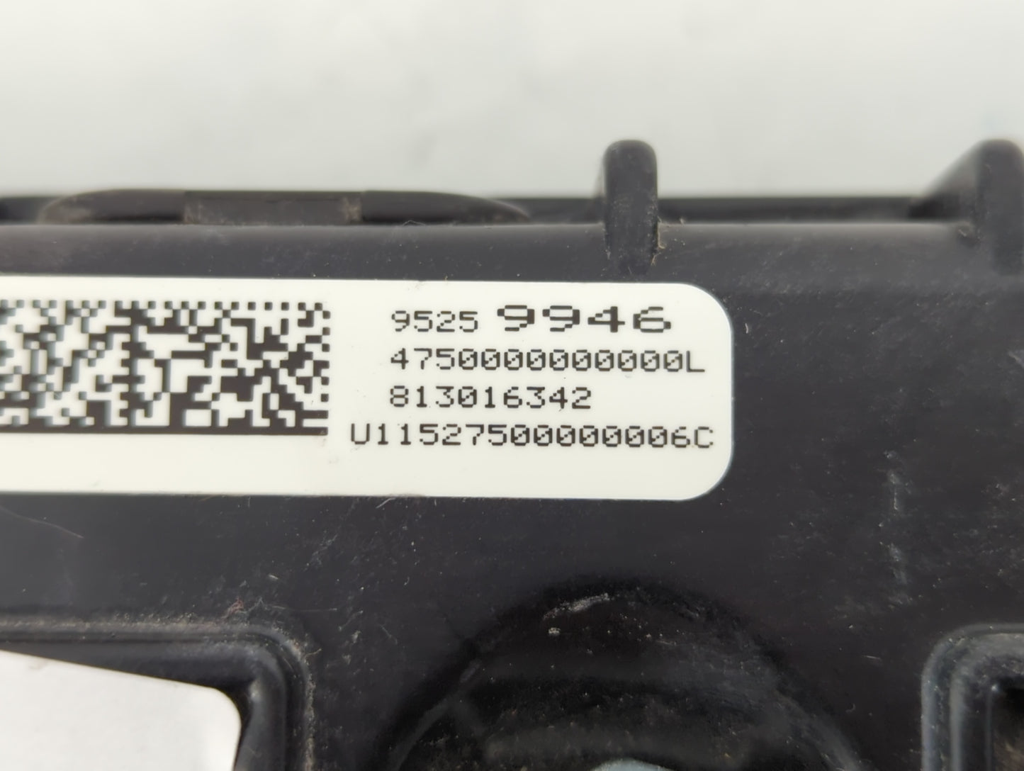 2013-2017 Chevrolet Trax Air Bag Passenger Right Knee OEM P/N:95259946 Fits Fits 2013 2014 2015 2016 2017 OEM Used Auto Parts - Oemusedautoparts1.com