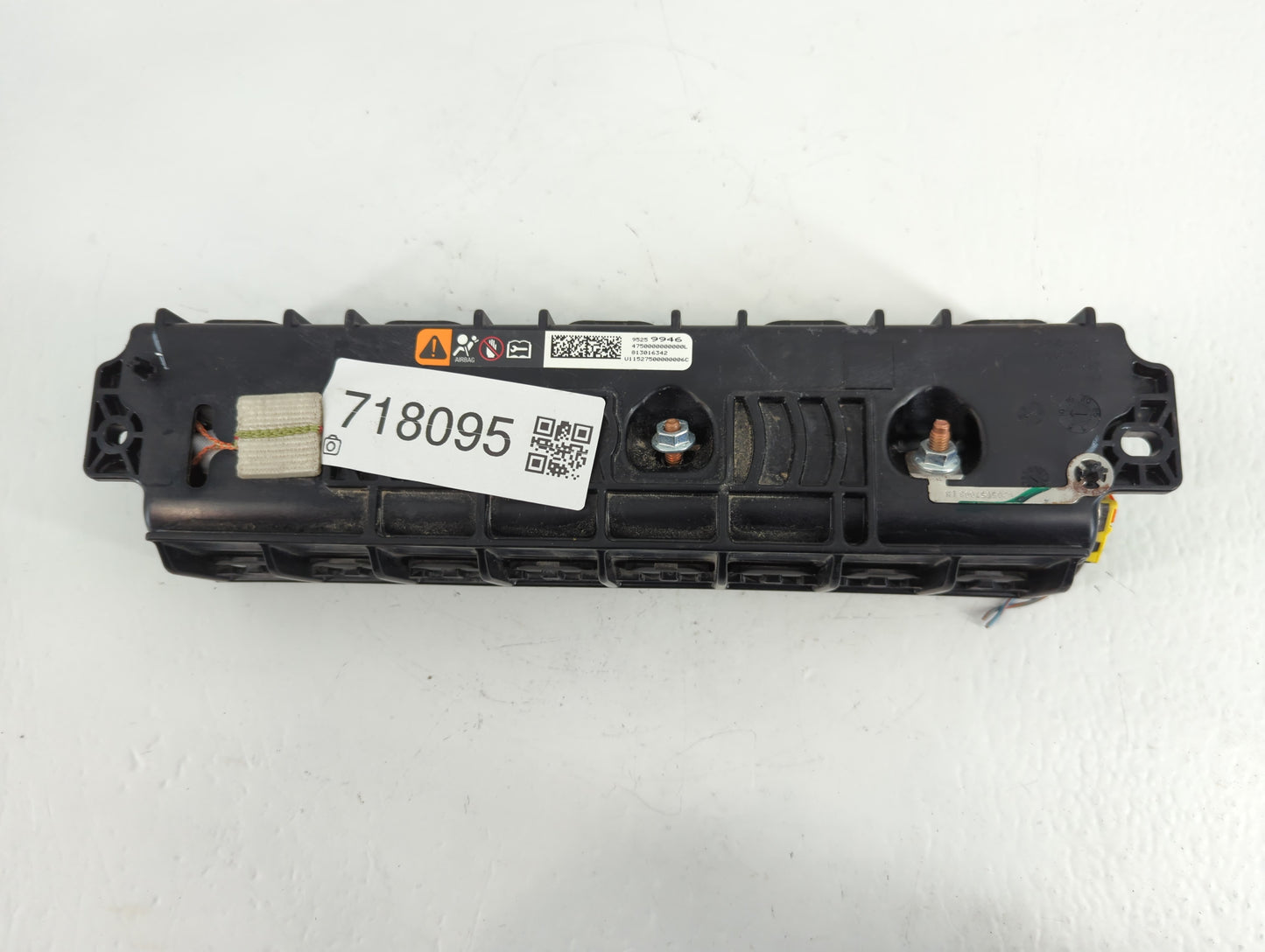 2013-2017 Chevrolet Trax Air Bag Passenger Right Knee OEM P/N:95259946 Fits Fits 2013 2014 2015 2016 2017 OEM Used Auto Parts - Oemusedautoparts1.com