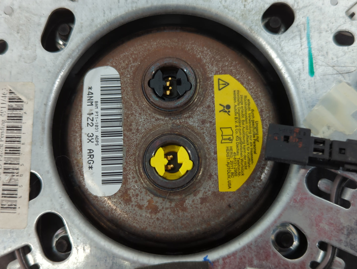 2011-2012 Chrysler Town & Country Air Bag Driver Left Steering Wheel Mounted P/N:4NM 1Z2 3X ARG Fits Fits 2011 2012 OEM Used Auto Parts - Oemusedautoparts1.com